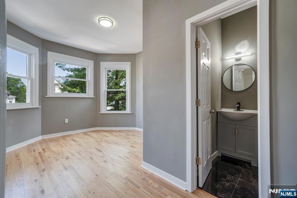 Newark, New Jersey, 07103, United States, 6 Bedrooms Bedrooms, ,3 BathroomsBathrooms,Residential,For Sale,1897498