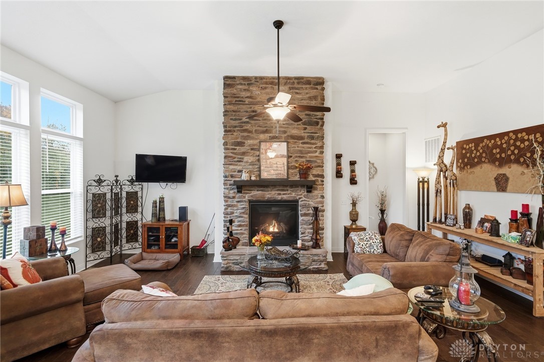 Beavercreek Twp, Ohio, 45385, United States, 3 Bedrooms Bedrooms, ,4 BathroomsBathrooms,Residential,For Sale,1991146