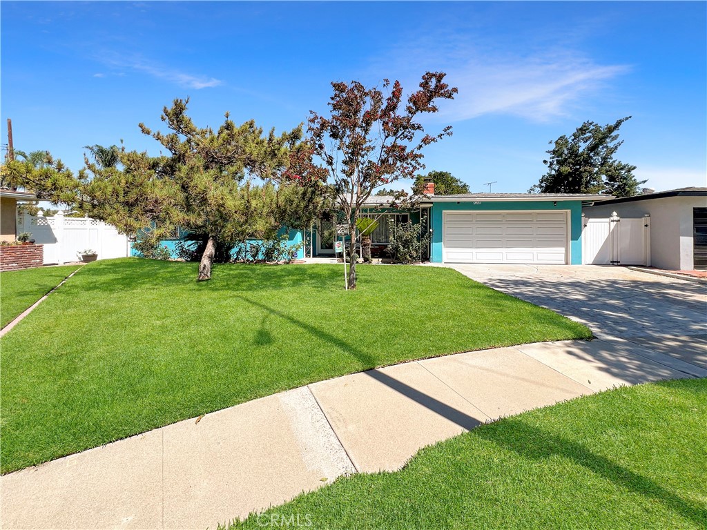 Santa Ana, California, 92701, United States, 4 Bedrooms Bedrooms, ,2 BathroomsBathrooms,Residential,For Sale,1940678