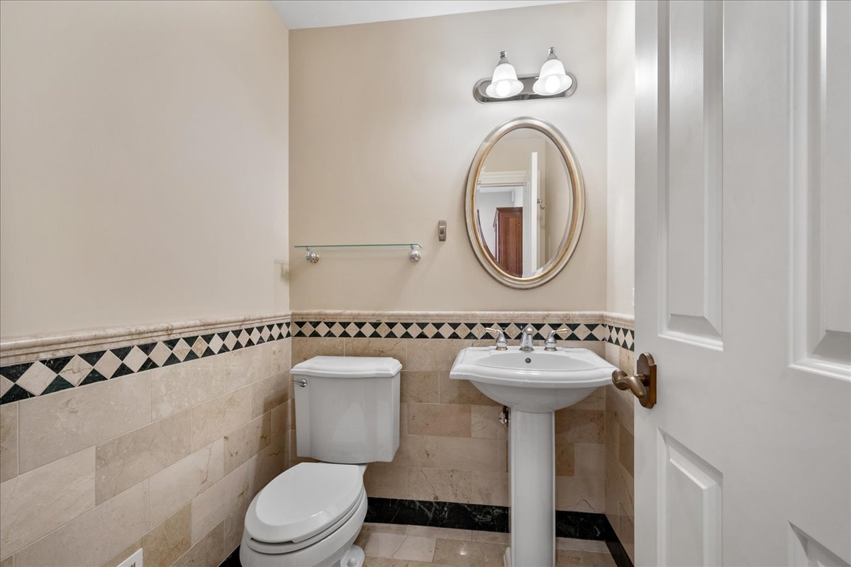 Vernon Hills, Illinois, 60061, United States, 4 Bedrooms Bedrooms, ,4 BathroomsBathrooms,Residential,For Sale,1940393