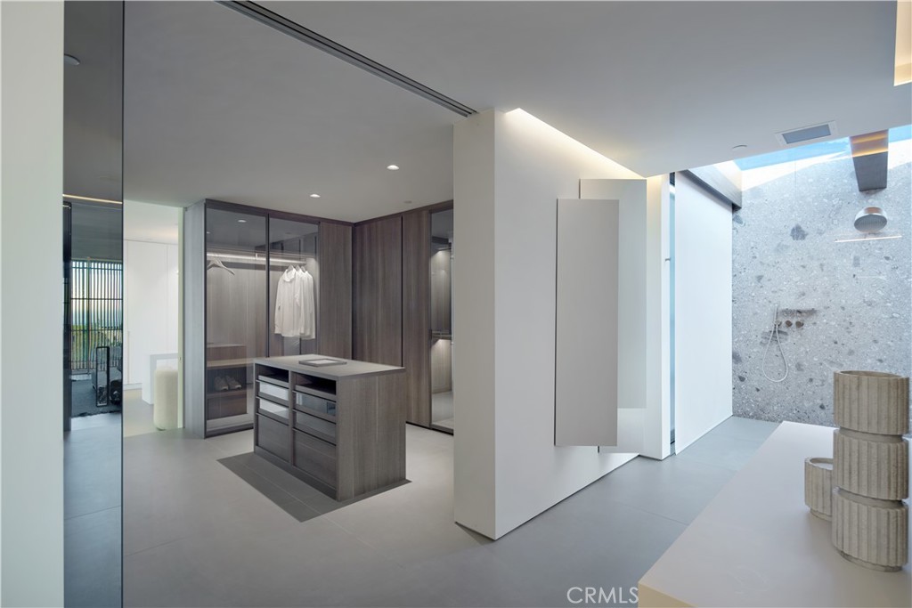 Laguna Beach, California, 92651, United States, 4 Bedrooms Bedrooms, ,6 BathroomsBathrooms,Residential,For Sale,1988252