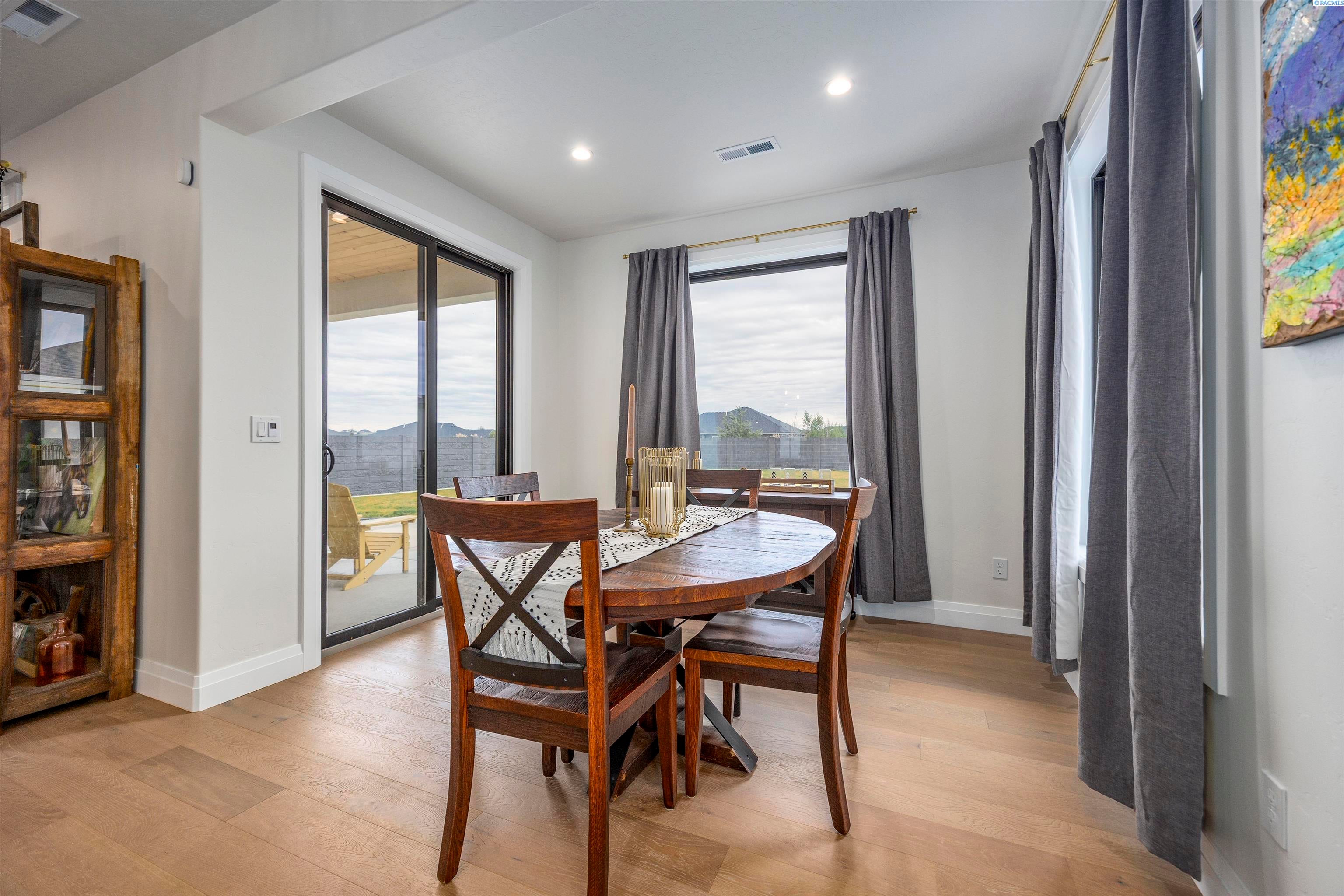 Pasco, Washington, 99301, United States, 4 Bedrooms Bedrooms, ,3 BathroomsBathrooms,Residential,For Sale,2005425