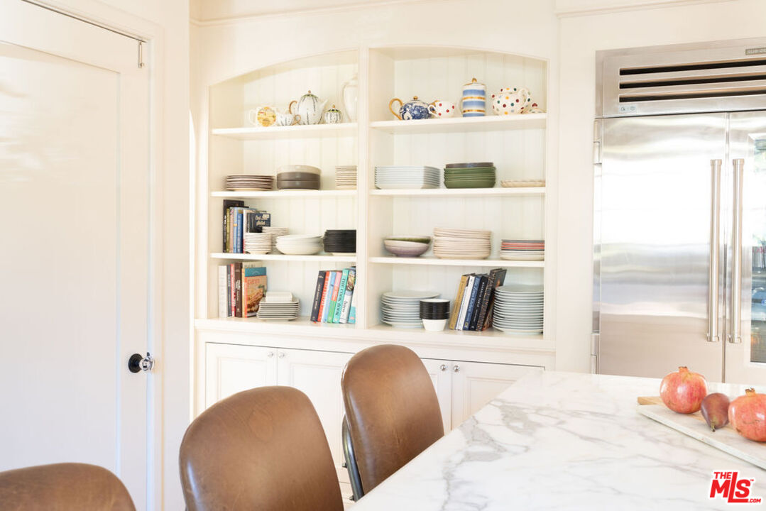 Los Angeles, California, 90004, United States, 4 Bedrooms Bedrooms, ,5 BathroomsBathrooms,Residential,For Sale,1989433