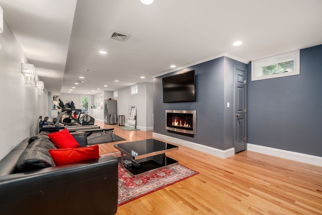 Newton, Massachusetts, 02468, United States, 5 Bedrooms Bedrooms, ,6 BathroomsBathrooms,Residential,For Sale,1805329