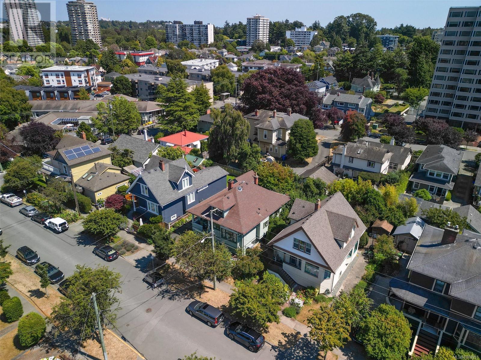 VICTORIA, British Columbia, V8V 2H6, CA, 3 Bedrooms Bedrooms, ,2 BathroomsBathrooms,Residential,For Sale,1906756