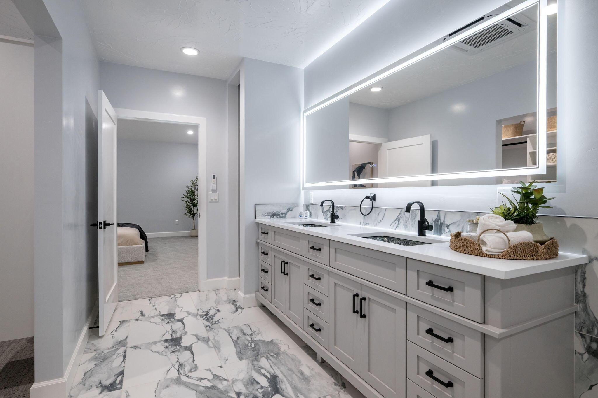 Toquerville, Utah, 84774, United States, 6 Bedrooms Bedrooms, ,8 BathroomsBathrooms,Residential,For Sale,2007436