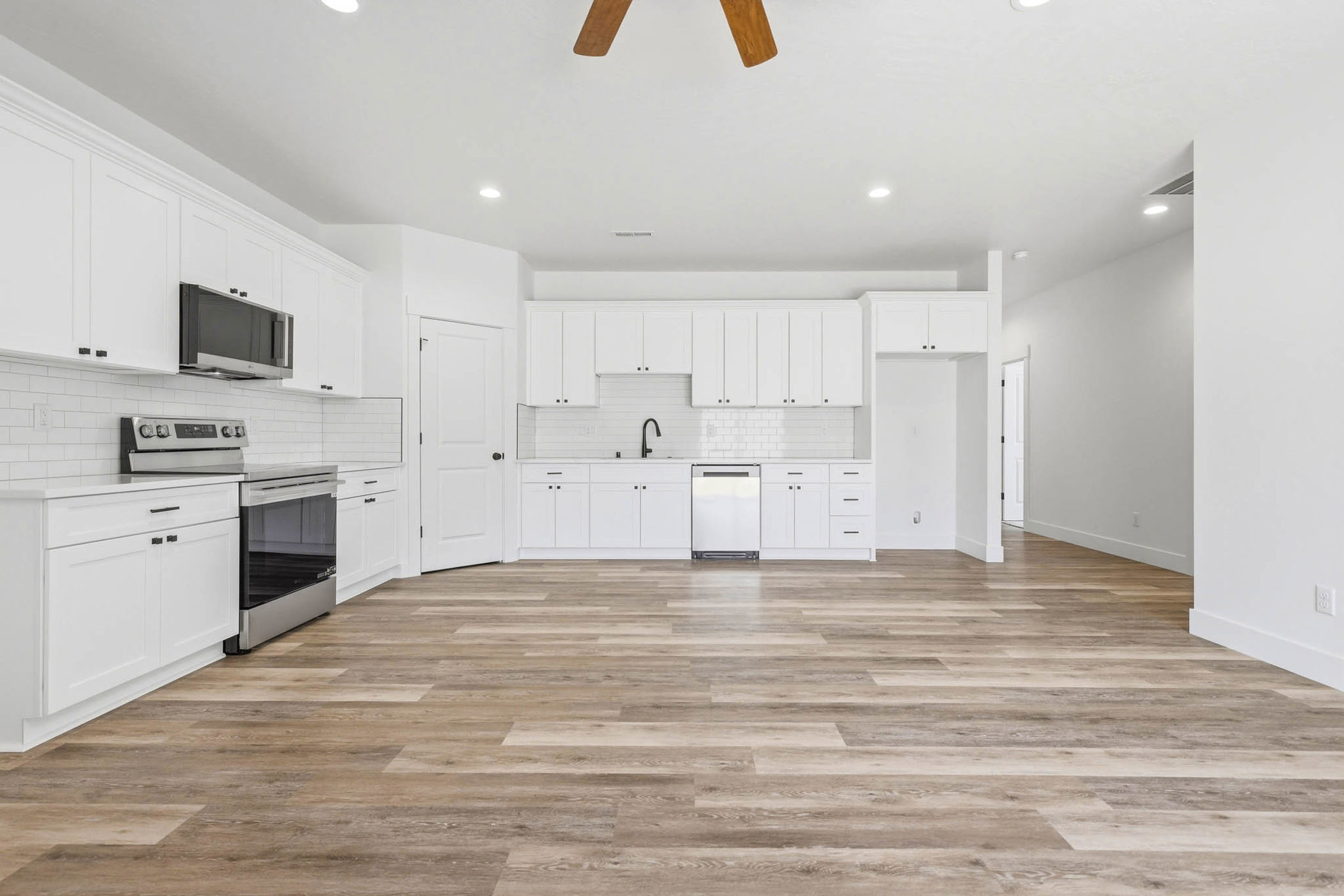  Quality builder, fully landscaped, Brand New - 物件實景