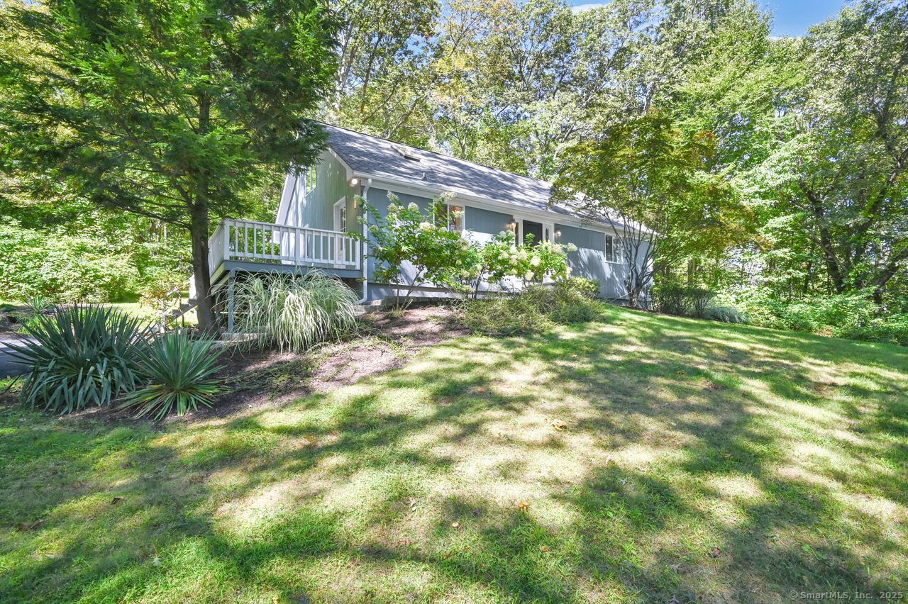 Newtown, Connecticut, 06470, United States, 3 Bedrooms Bedrooms, ,2 BathroomsBathrooms,Residential,For Sale,1941987