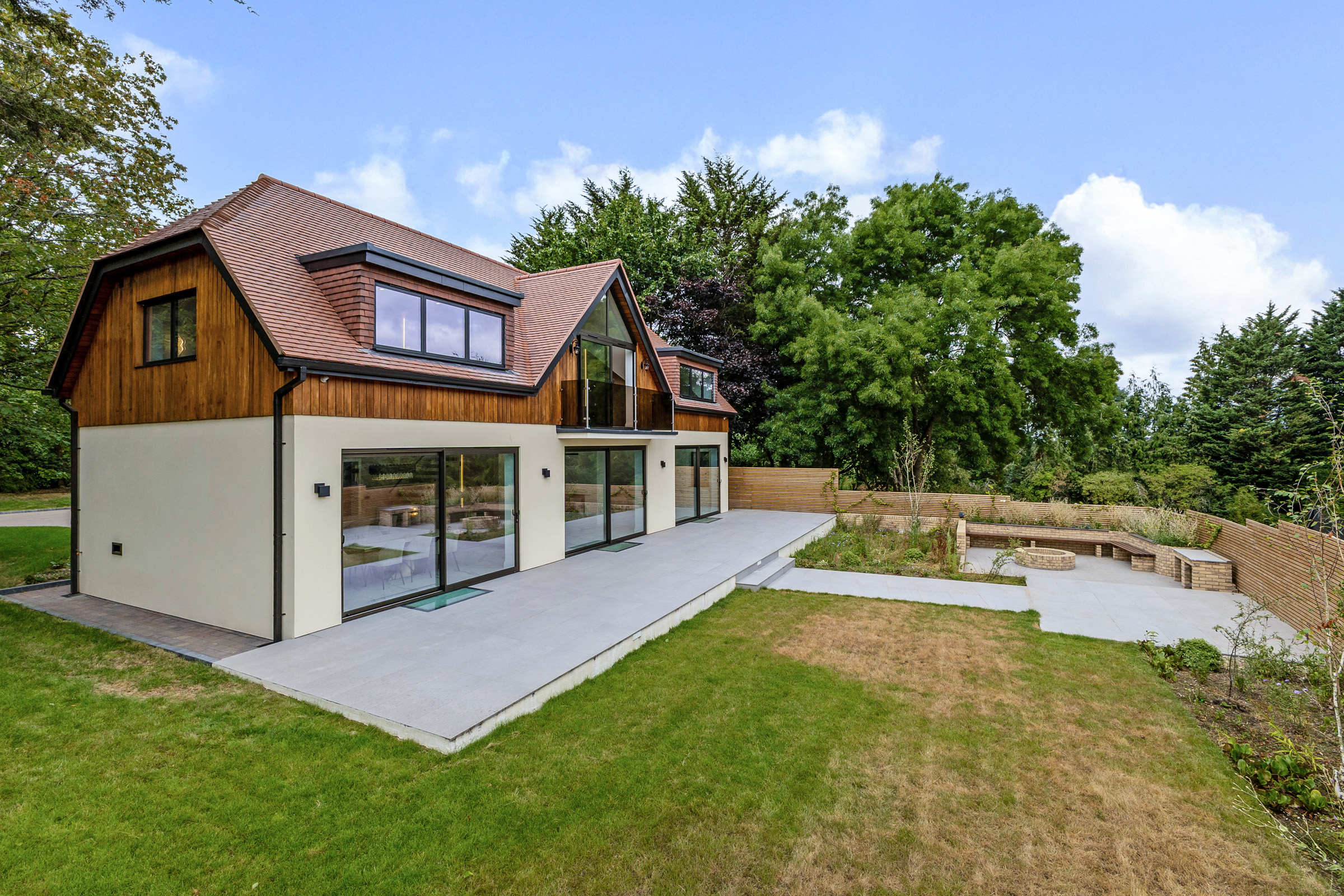  A Gated Contemporary House with an Indoor Swimming Pool - 物件實景