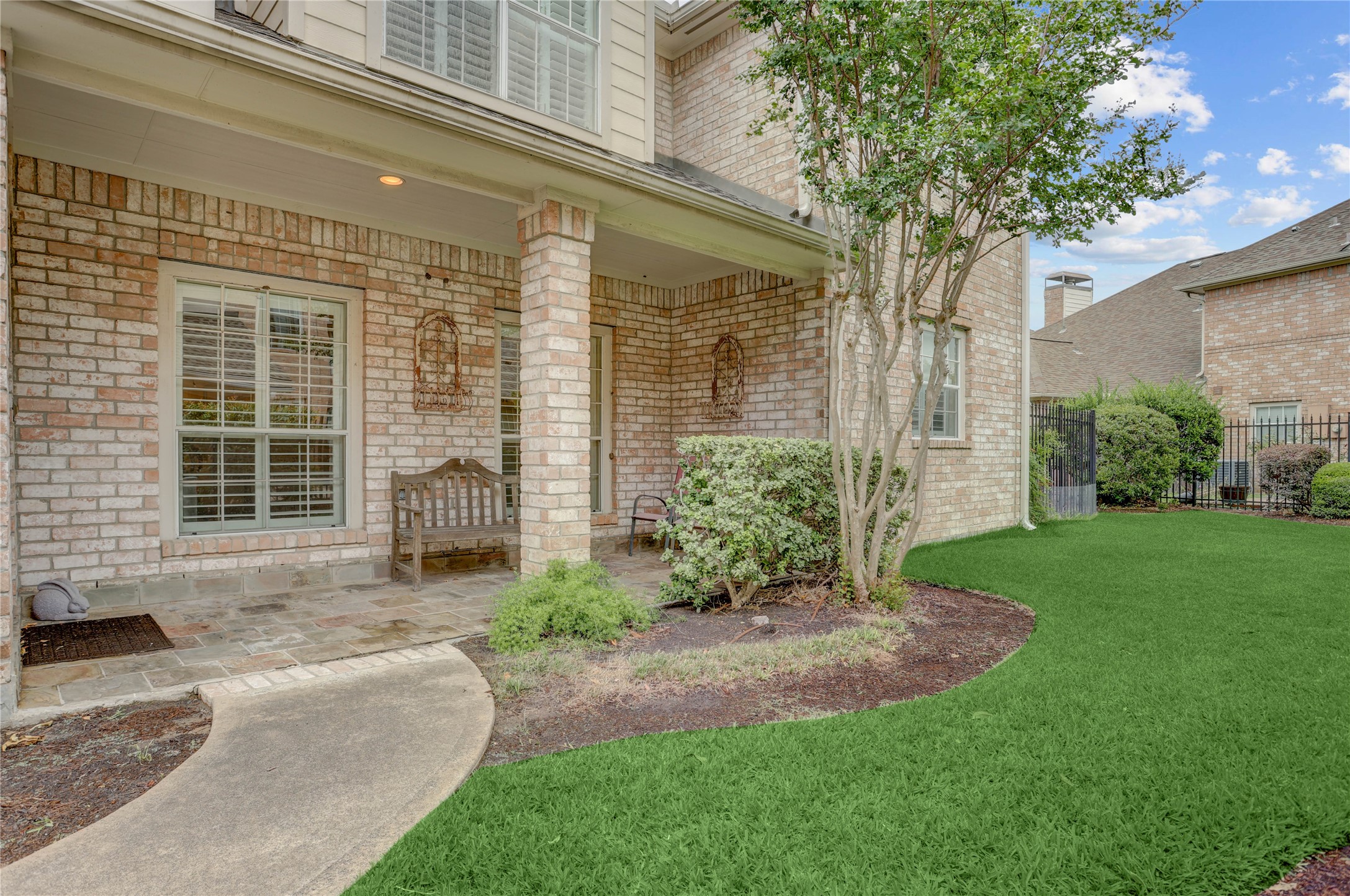  1135 Enclave Square W - 物件實景