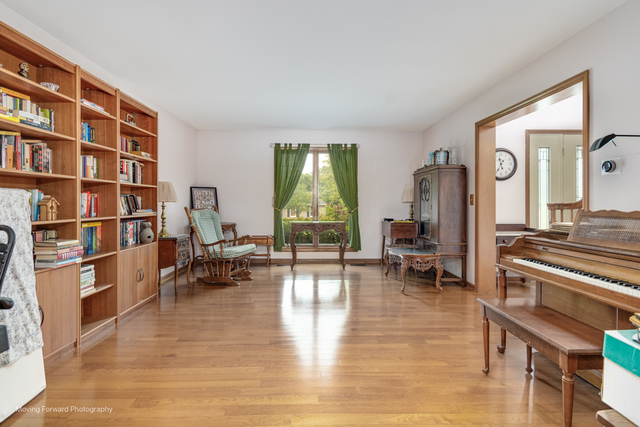 Algonquin, Illinois, 60102, United States, 4 Bedrooms Bedrooms, ,Residential,For Sale,1978319