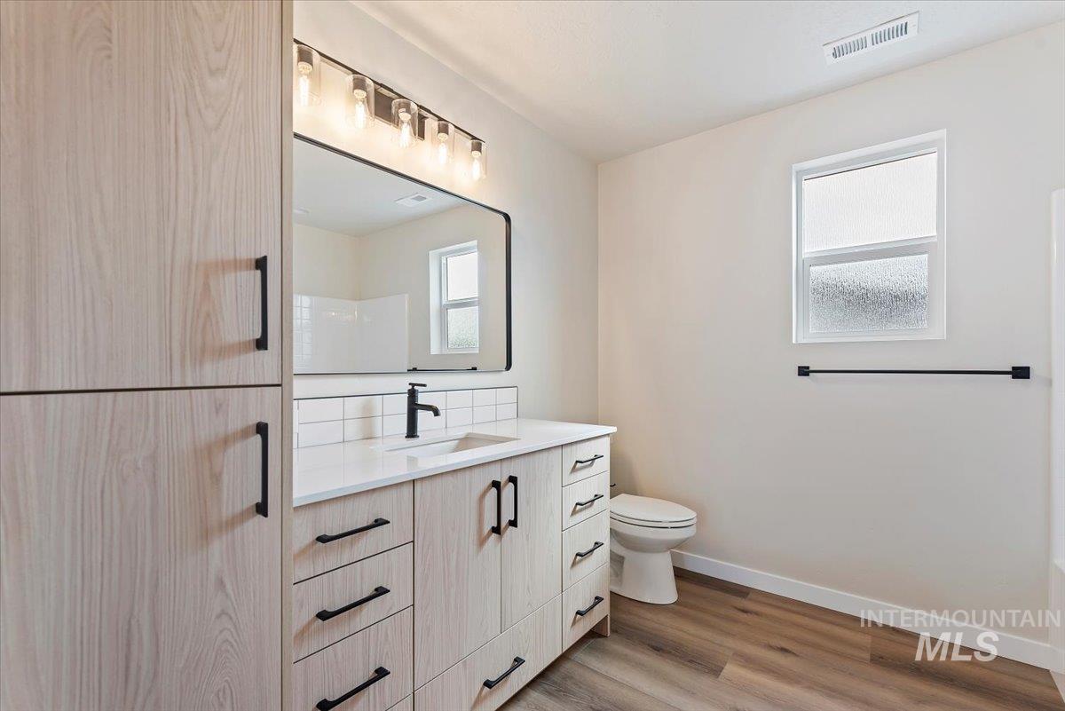 Eagle, Idaho, 83616-1017, United States, 4 Bedrooms Bedrooms, ,Residential,For Sale,1925086