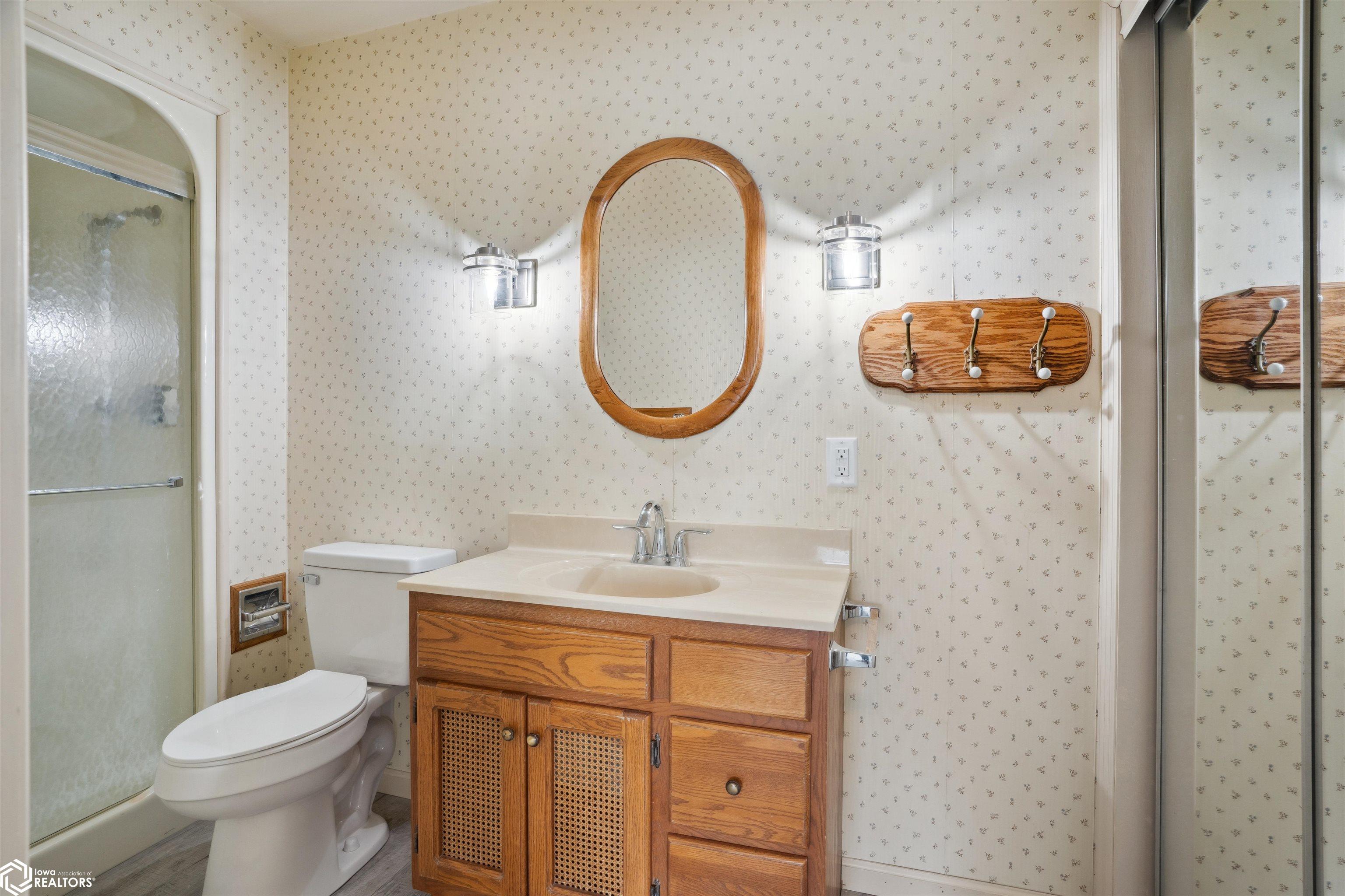 Burlington, Iowa, 52601, United States, 4 Bedrooms Bedrooms, ,3 BathroomsBathrooms,Residential,For Sale,1931272