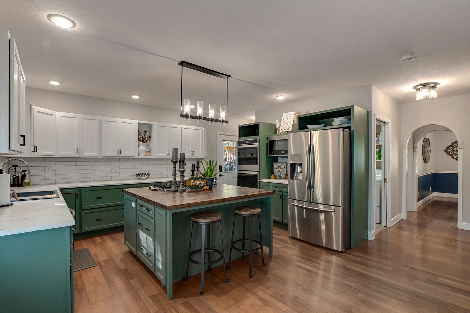 Kingston, Tennessee, 37763, United States, 5 Bedrooms Bedrooms, ,5 BathroomsBathrooms,Residential,For Sale,2011404