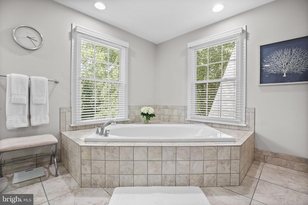 Fredericksburg, Virginia, 22407, United States, 5 Bedrooms Bedrooms, ,5 BathroomsBathrooms,Residential,For Sale,1927805