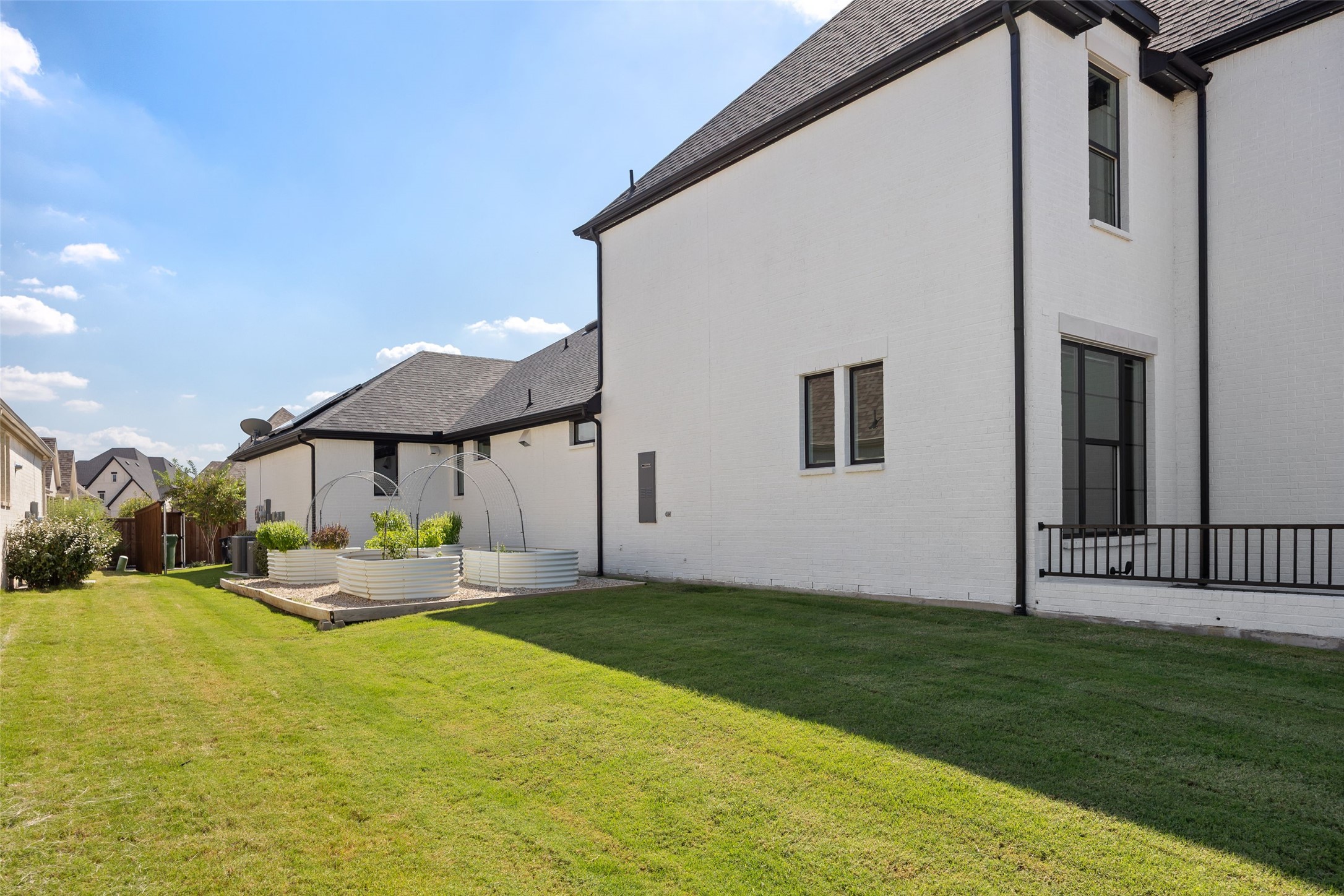 Arlington, Texas, 76005, United States, 4 Bedrooms Bedrooms, ,5 BathroomsBathrooms,Residential,For Sale,1963116