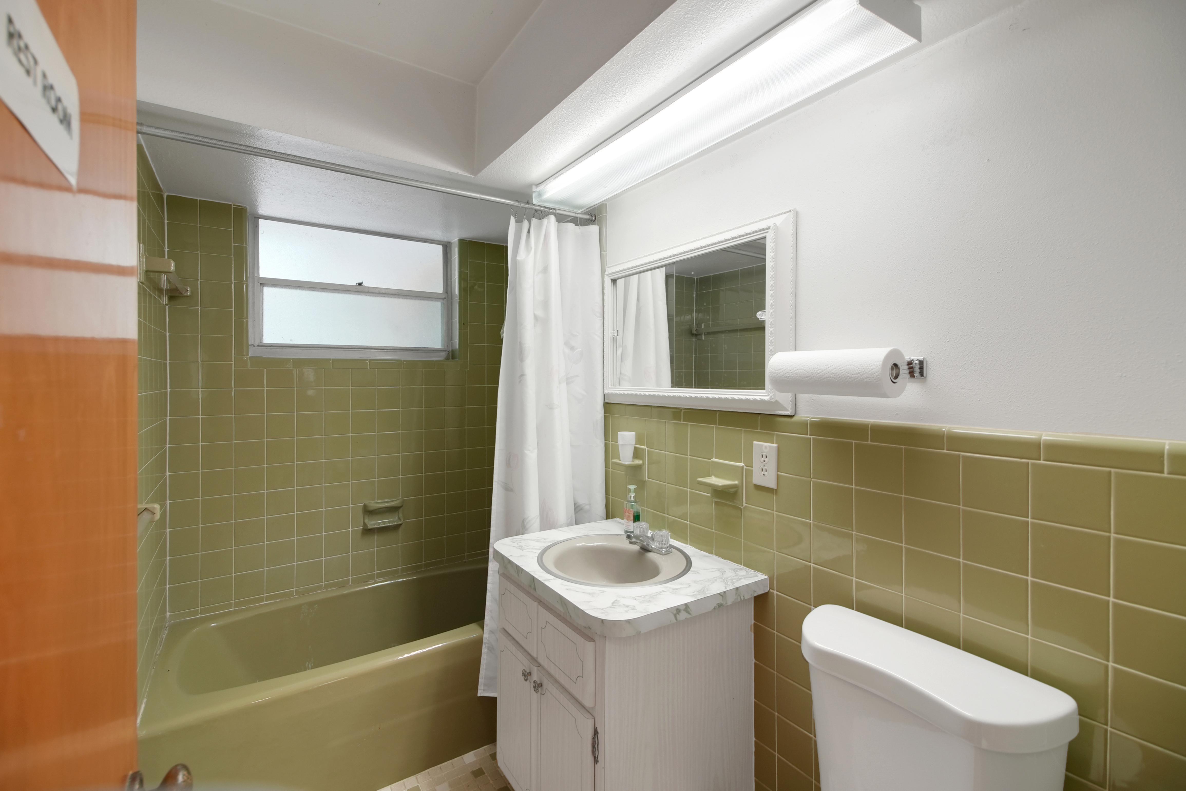 Lady Lake, Florida, 32159, United States, 6 Bedrooms Bedrooms, ,5 BathroomsBathrooms,Residential,For Sale,1921819
