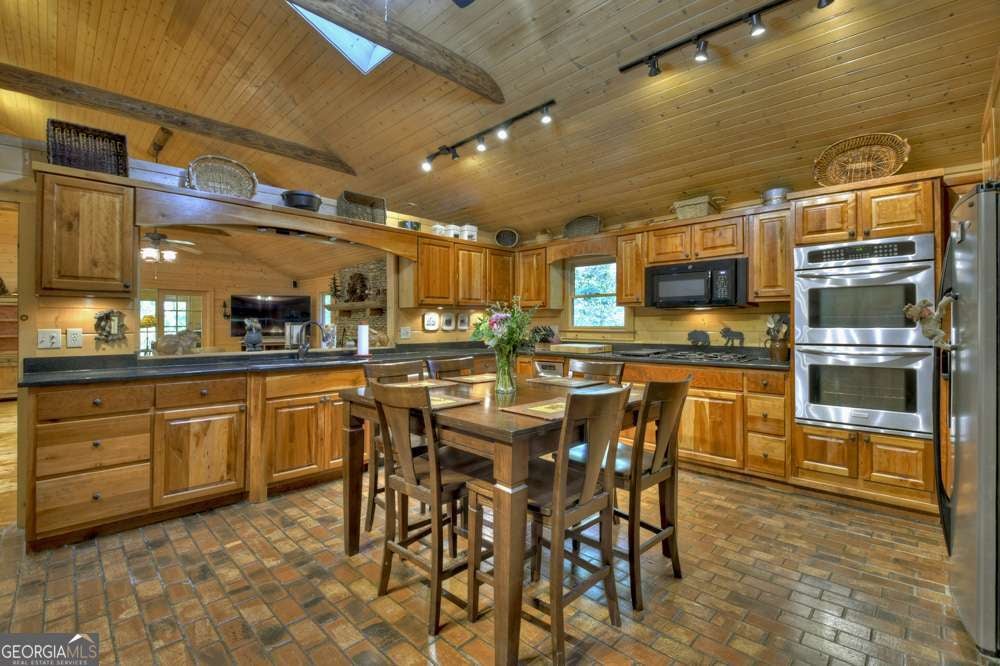 Blue Ridge, Georgia, 30513, United States, 4 Bedrooms Bedrooms, ,3 BathroomsBathrooms,Residential,For Sale,1858936