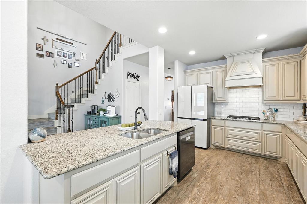Grand Prairie, Texas, 75054, United States, 4 Bedrooms Bedrooms, ,4 BathroomsBathrooms,Residential,For Sale,1932411