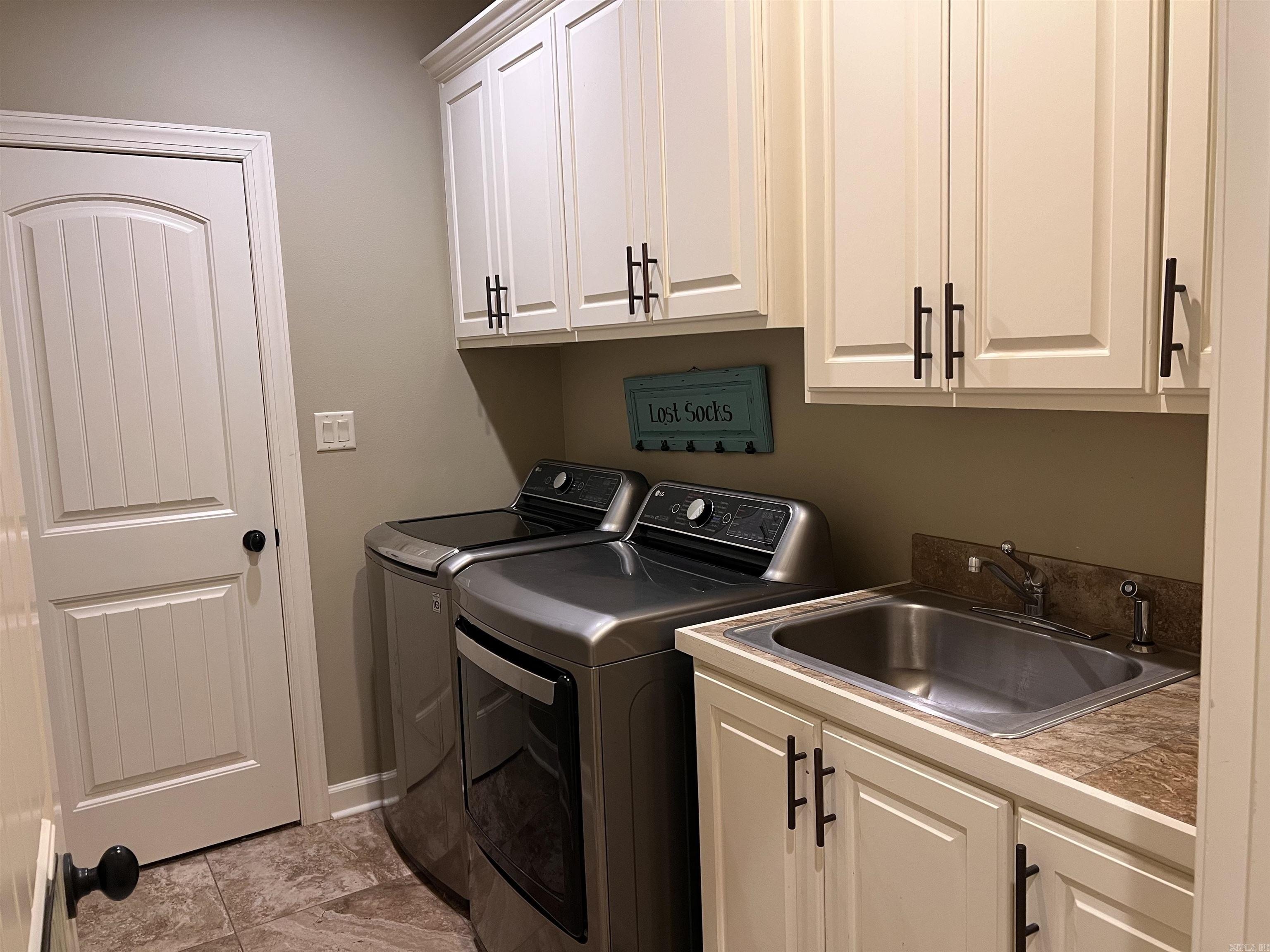 Hot Springs, Arkansas, 71913, United States, 3 Bedrooms Bedrooms, ,3 BathroomsBathrooms,Residential,For Sale,1976234