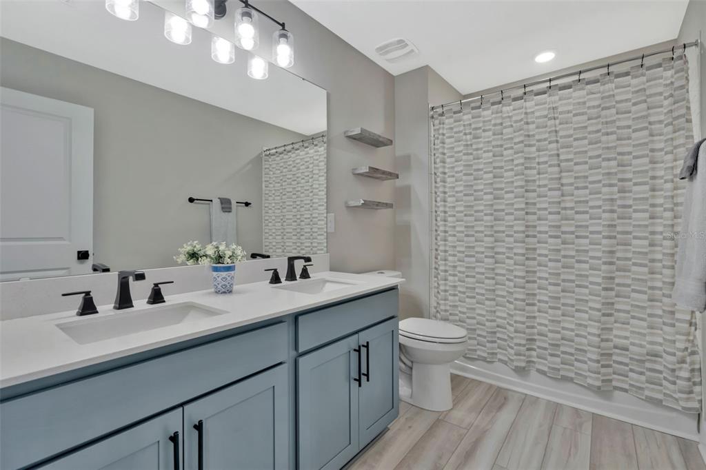 St Cloud, Florida, 34772, United States, 5 Bedrooms Bedrooms, ,3 BathroomsBathrooms,Residential,For Sale,1970821