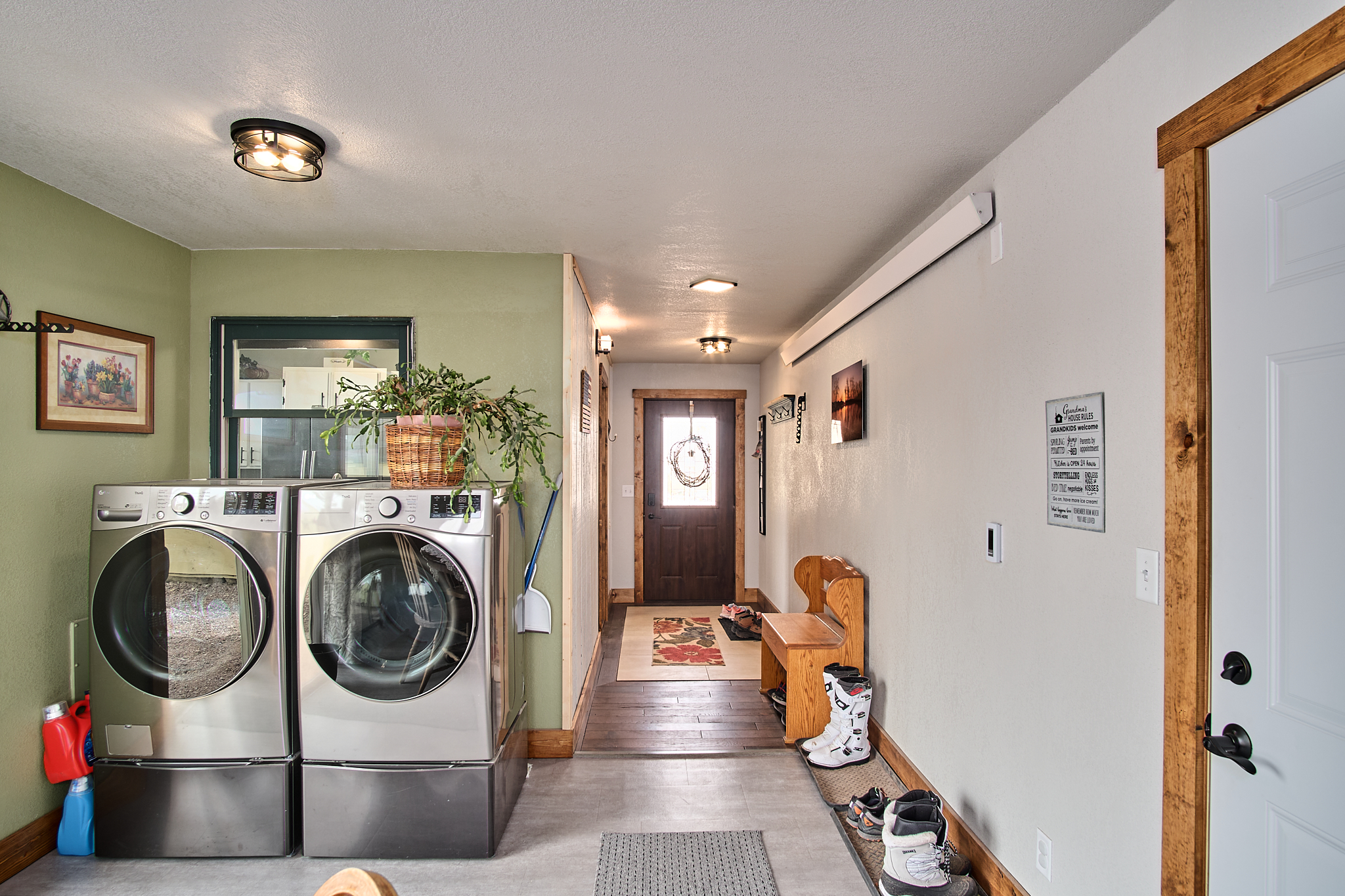 Hot Springs, South Dakota, 57747, United States, 3 Bedrooms Bedrooms, ,2 BathroomsBathrooms,Residential,For Sale,1993817