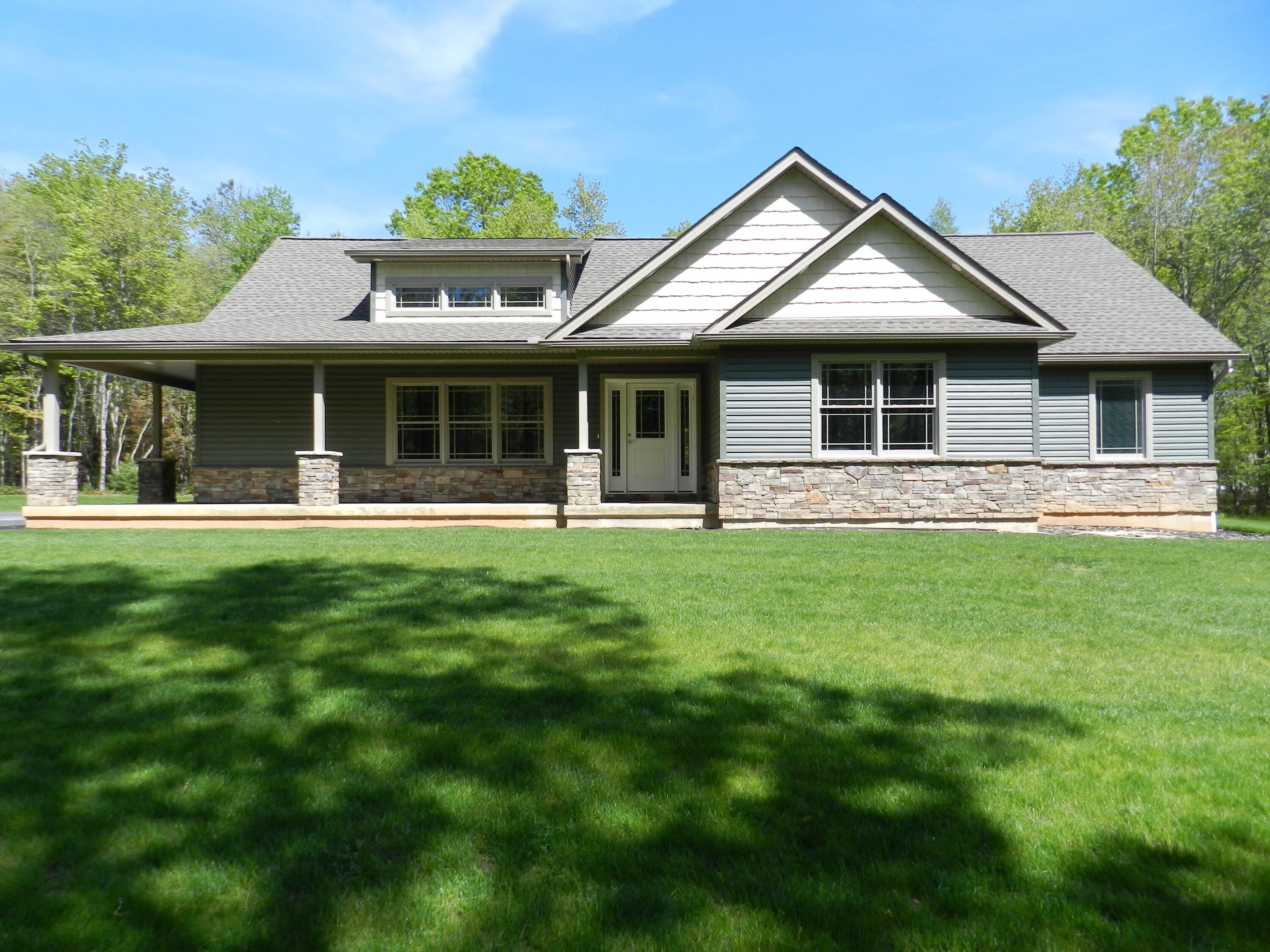 Kunkletown, Pennsylvania, 18058, United States, 3 Bedrooms Bedrooms, ,2 BathroomsBathrooms,Residential,For Sale,1896386
