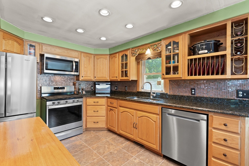 Mansfield, Massachusetts, 02048, United States, 3 Bedrooms Bedrooms, ,1 BathroomBathrooms,Residential,For Sale,1926255