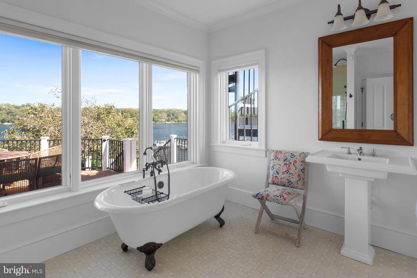 Annapolis, Maryland, 21401, United States, 6 Bedrooms Bedrooms, ,9 BathroomsBathrooms,Residential,For Sale,1744744