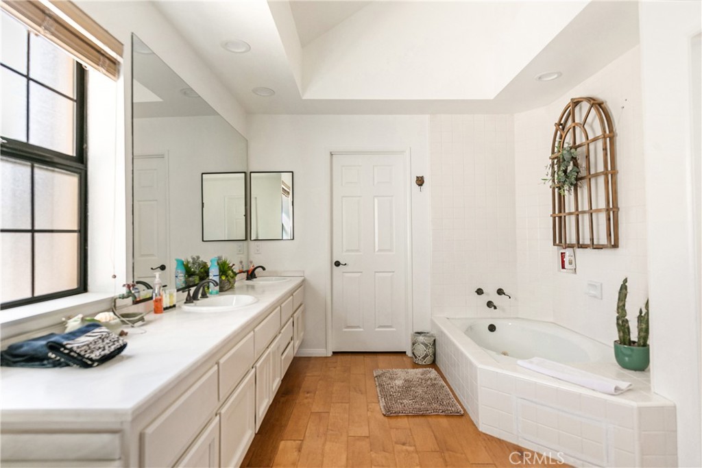 Lake Arrowhead, California, 92352, United States, 3 Bedrooms Bedrooms, ,3 BathroomsBathrooms,Residential,For Sale,1950865