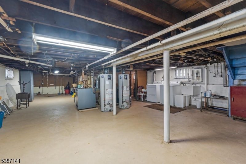 Garwood Boro, New Jersey, 07027, United States, 5 Bedrooms Bedrooms, ,2 BathroomsBathrooms,Residential,For Sale,1987528