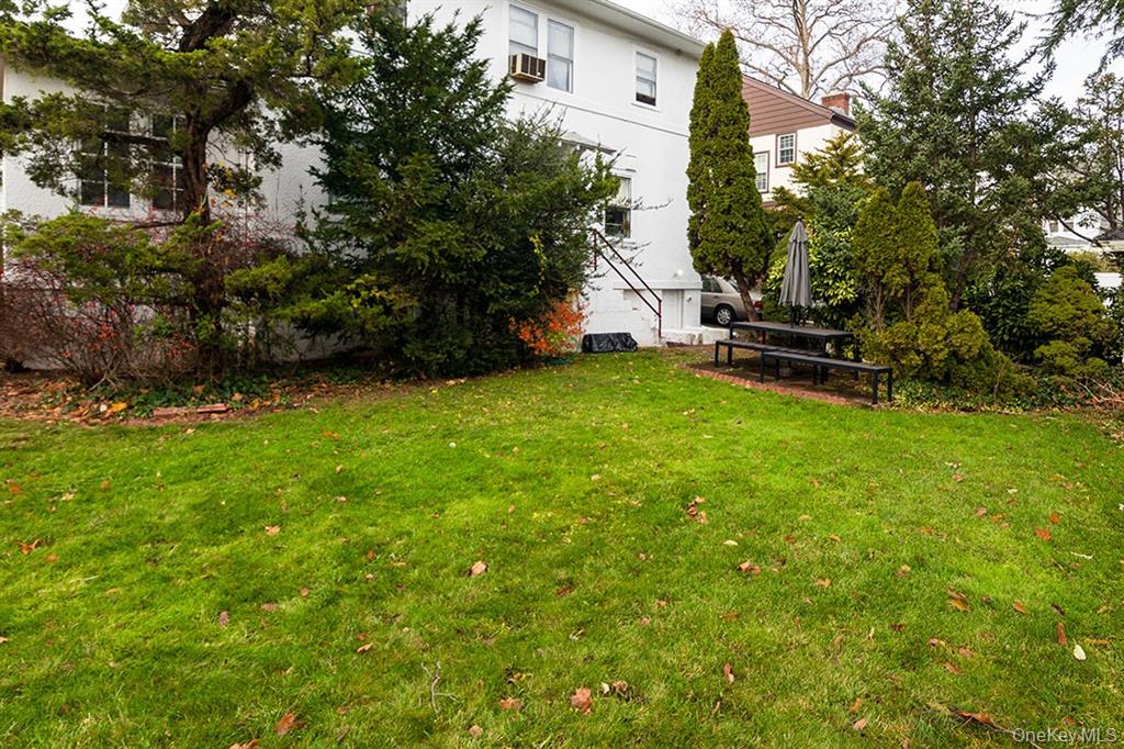 Beechhurst, New York, 11357, United States, 4 Bedrooms Bedrooms, ,1 BathroomBathrooms,Residential,For Sale,1973766