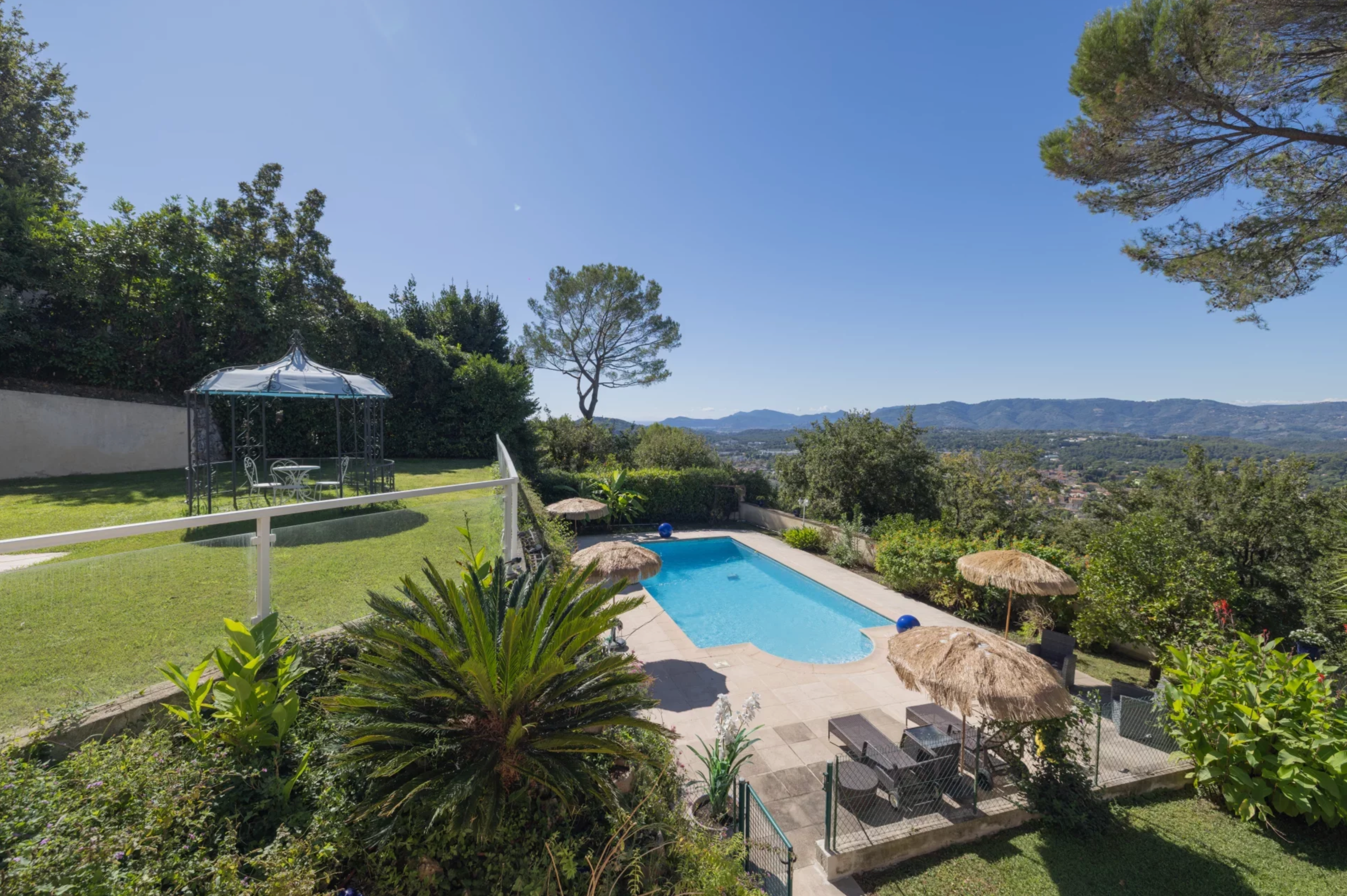  Mouans-Sartoux near Cannes, villa with sea view, pool and guest house potential - 物件實景