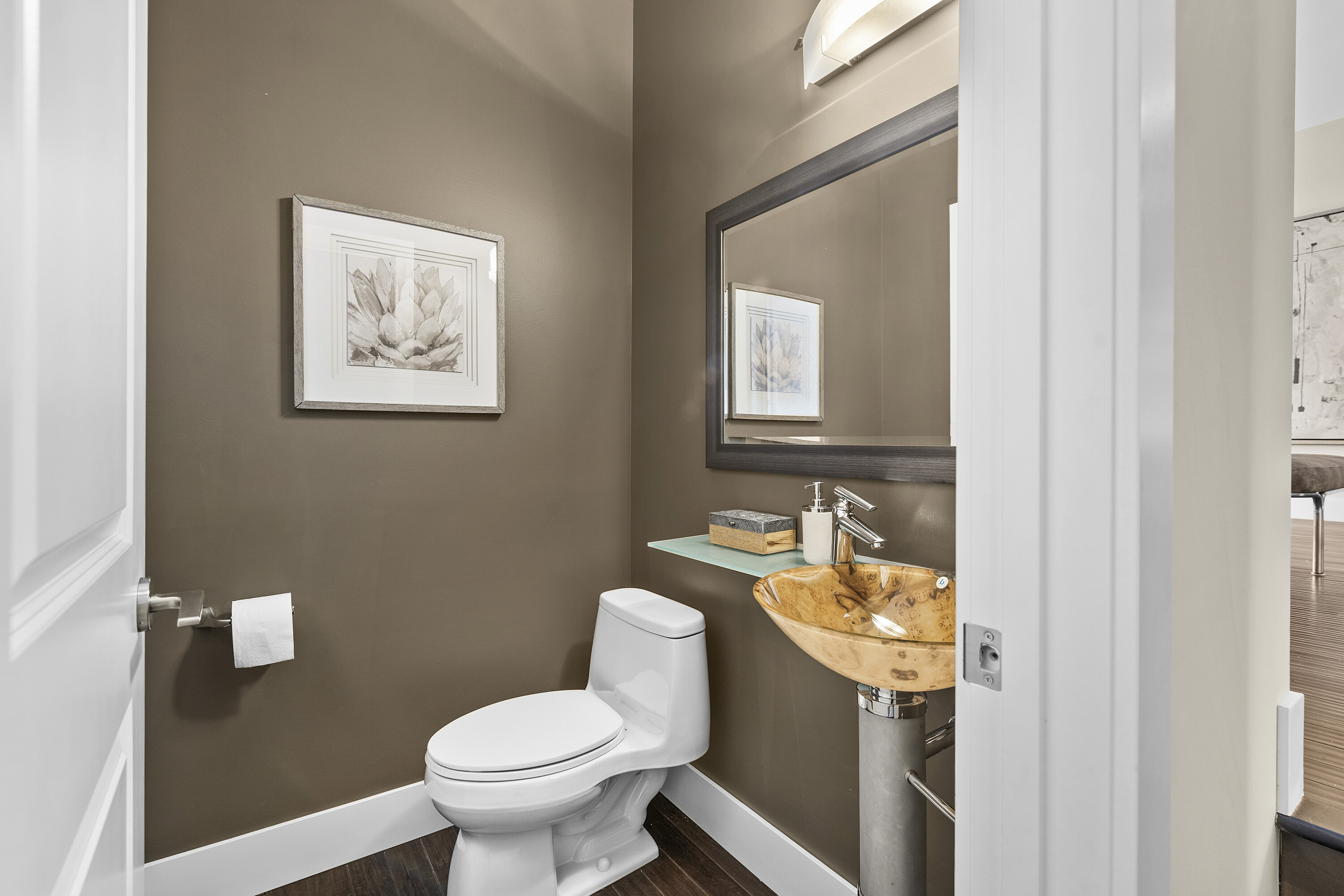  2040 46 Avenue SW, Calgary, AB - 物件實景