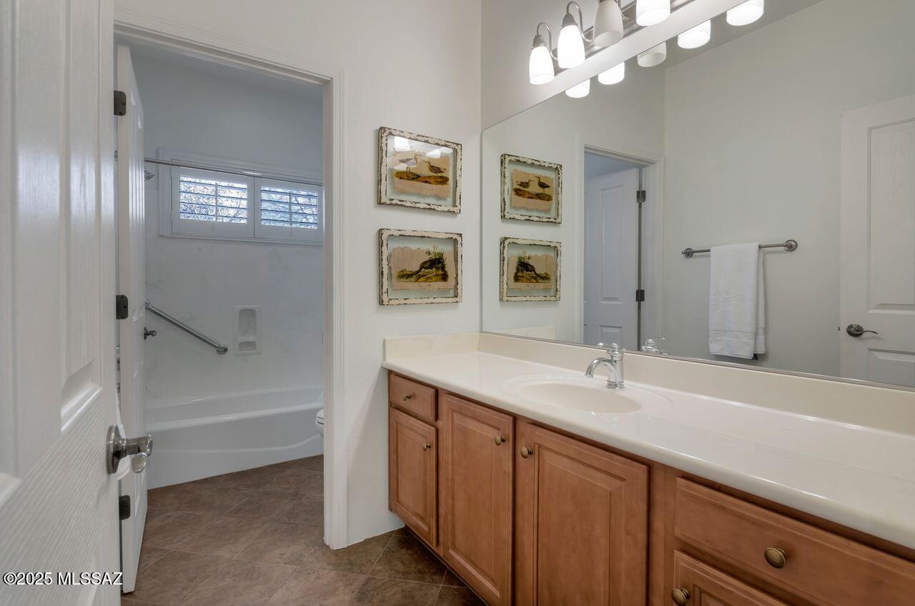 Tucson, Arizona, 85712, United States, 4 Bedrooms Bedrooms, ,4 BathroomsBathrooms,Residential,For Sale,1850331