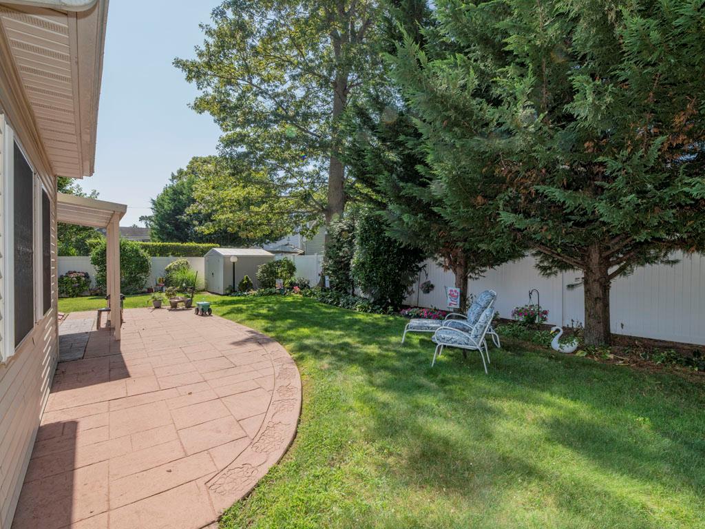 West Islip, New York, 11795, United States, 3 Bedrooms Bedrooms, ,2 BathroomsBathrooms,Residential,For Sale,1923514