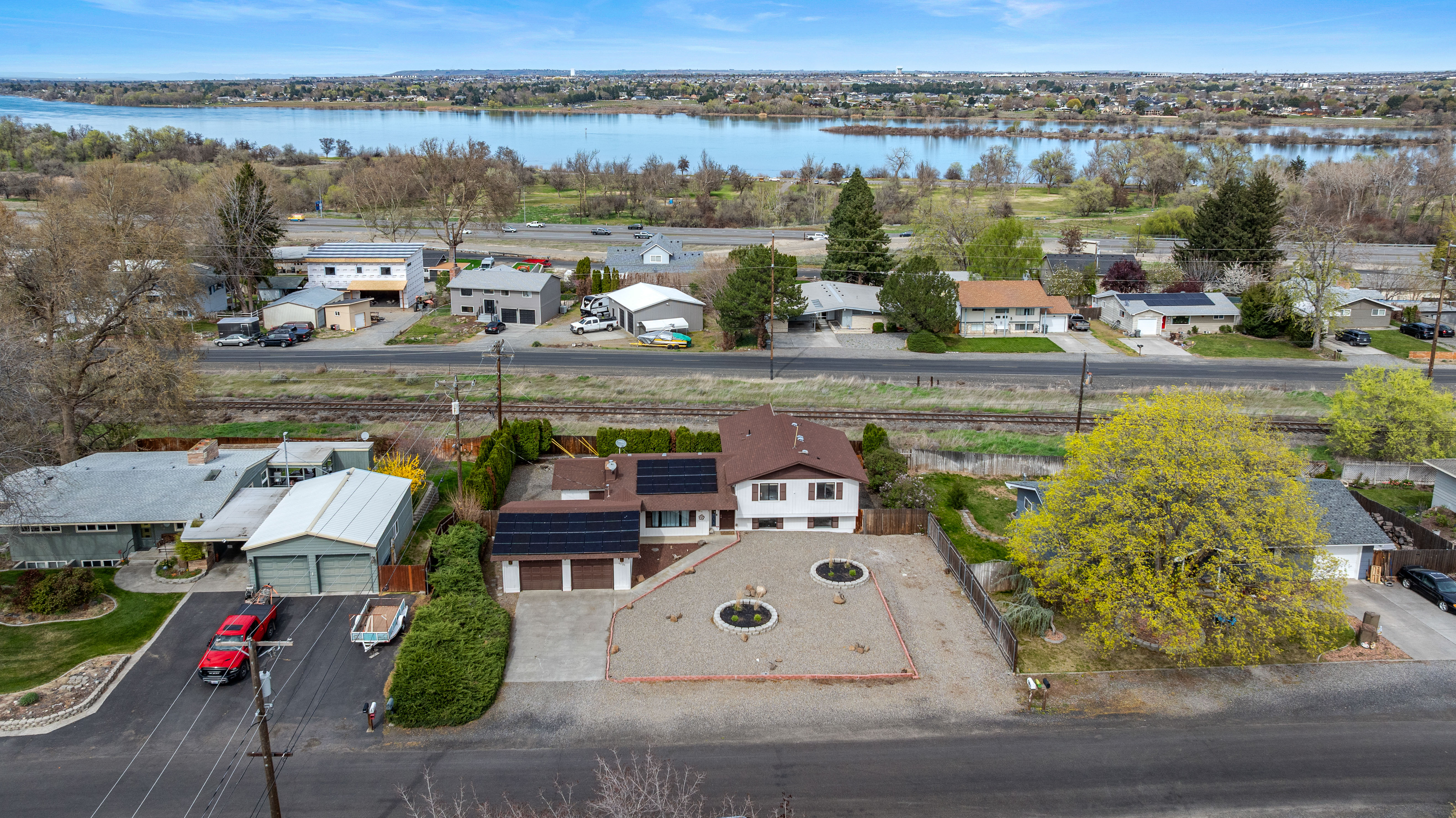  Stunning Views & Solar Panel Efficiency - 物件實景