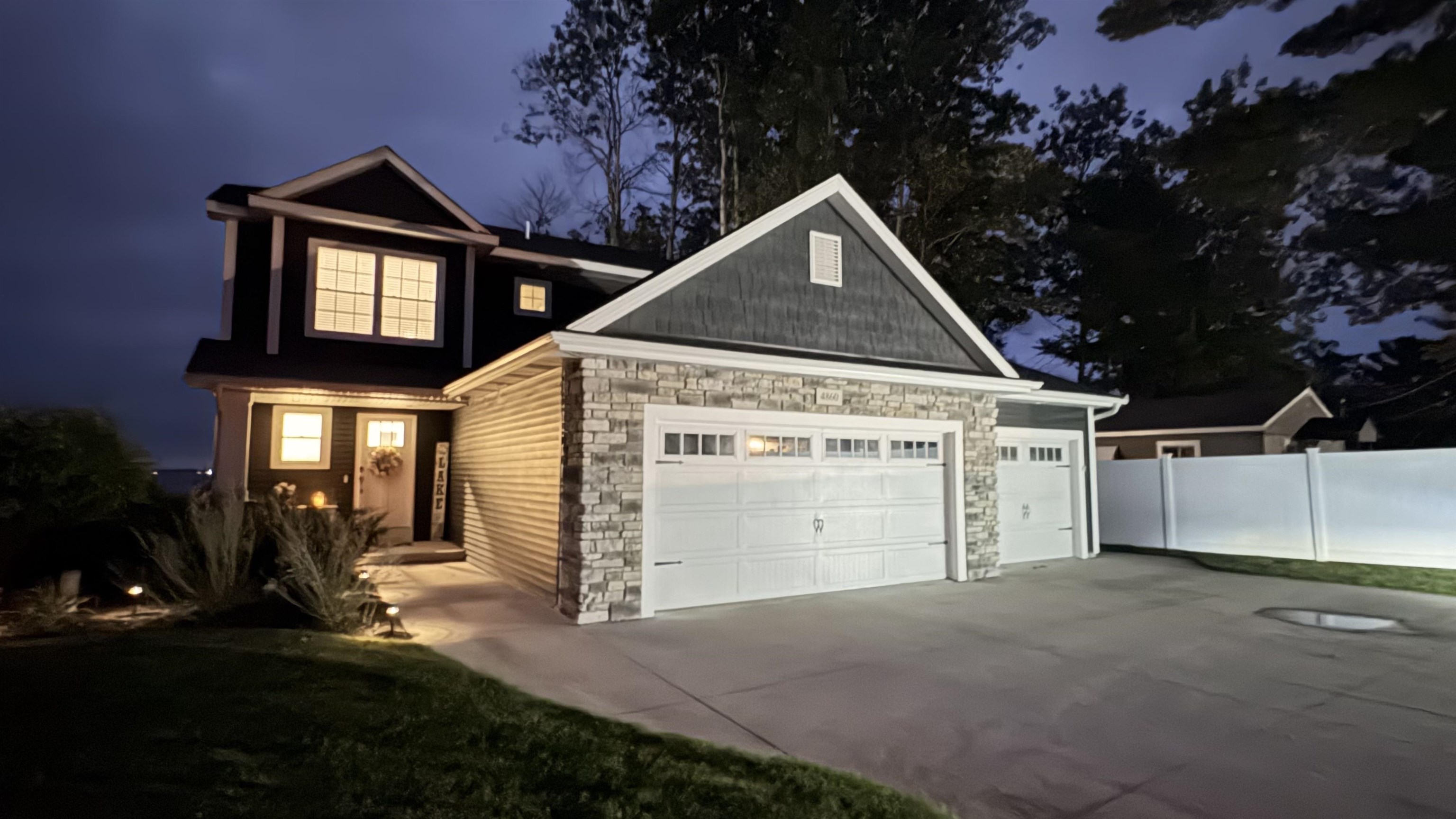 Houghton Lake, Michigan, 48629, United States, 3 Bedrooms Bedrooms, ,3 BathroomsBathrooms,Residential,For Sale,1983284