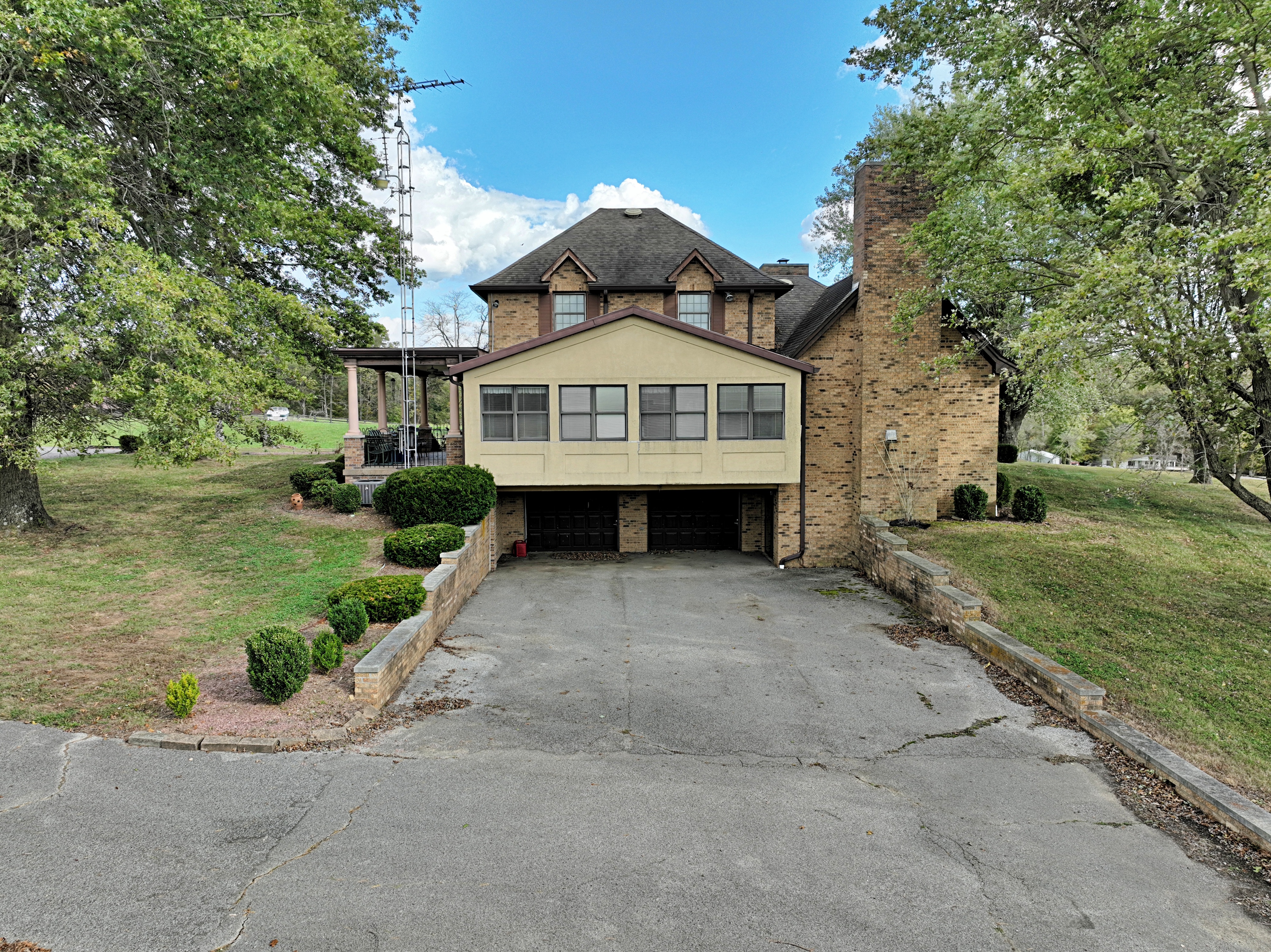 Loogootee, Indiana, 47553, United States, 3 Bedrooms Bedrooms, ,4 BathroomsBathrooms,Residential,For Sale,2002453