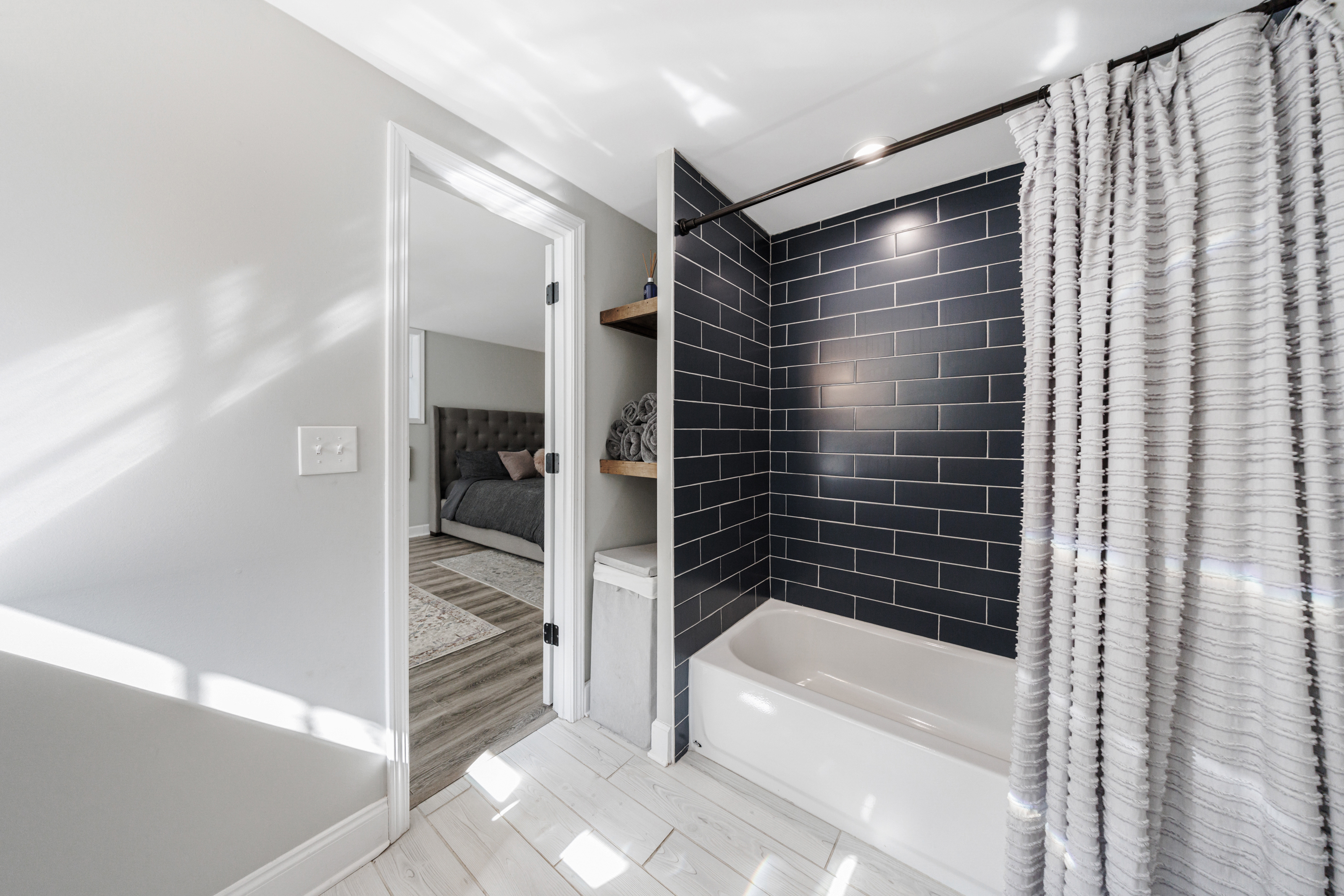  Stunning Fully Renovated Oasis on 2.4+/- Acres - 物件實景