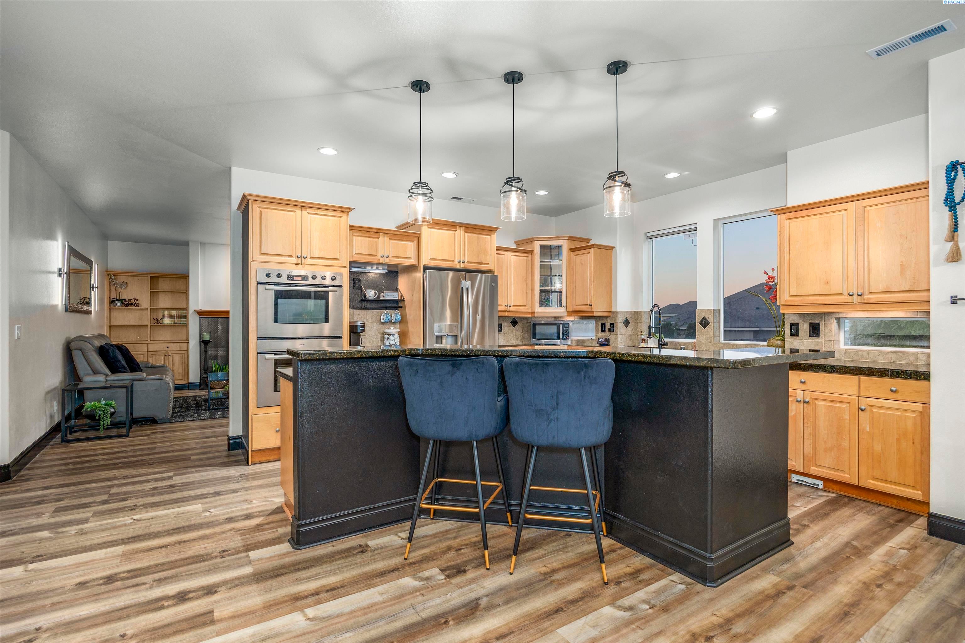 Kennewick, Washington, 99337, United States, 3 Bedrooms Bedrooms, ,3 BathroomsBathrooms,Residential,For Sale,1981093