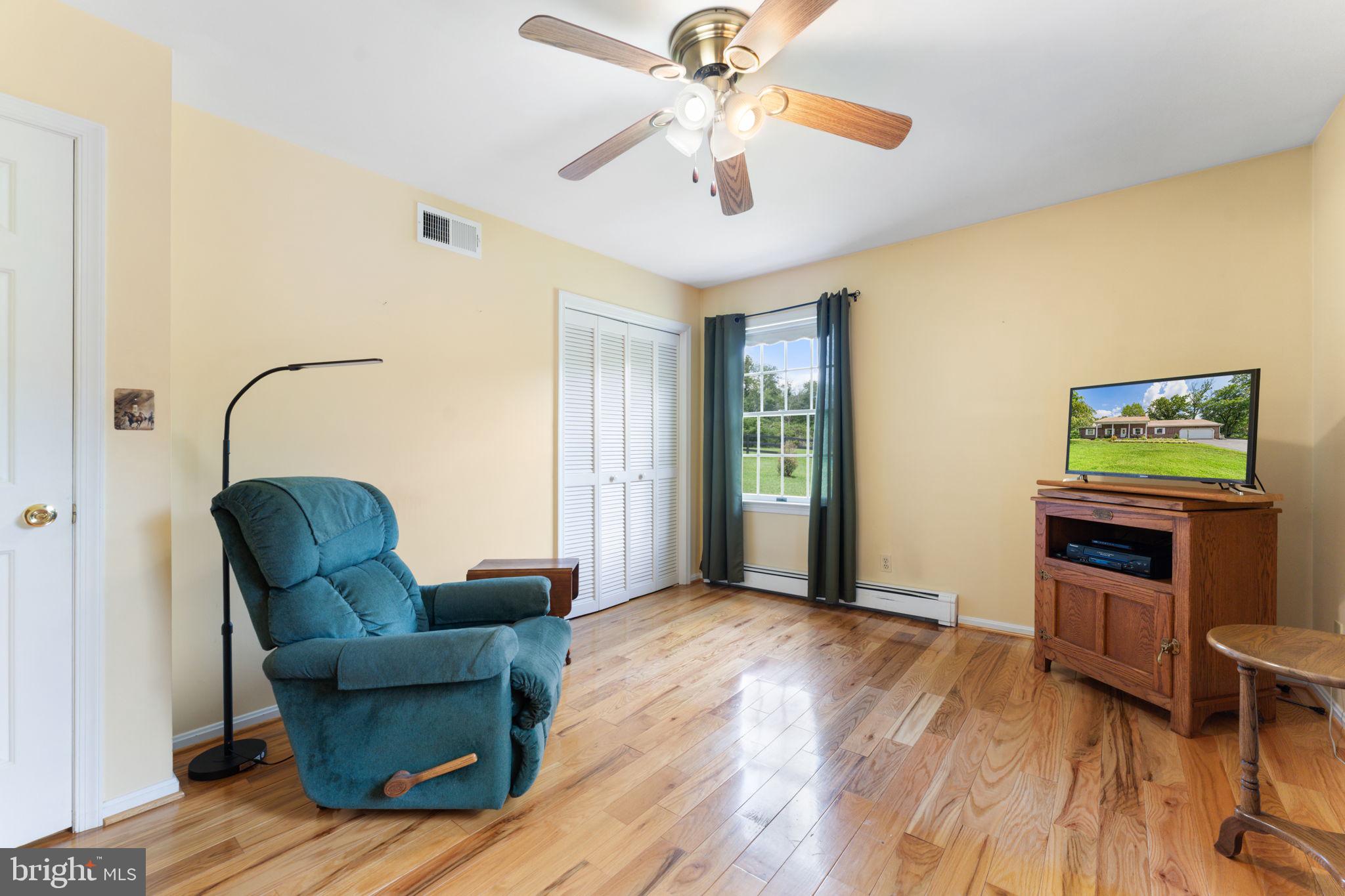 Marshall, Virginia, 20115, United States, 3 Bedrooms Bedrooms, ,2 BathroomsBathrooms,Residential,For Sale,1937903