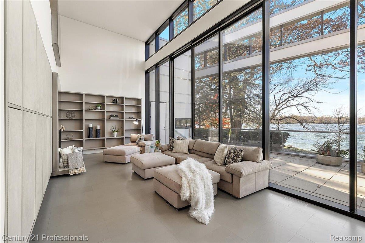 BloomfieldHills, Michigan, 48301, United States, 4 Bedrooms Bedrooms, ,5 BathroomsBathrooms,Residential,For Sale,1996516