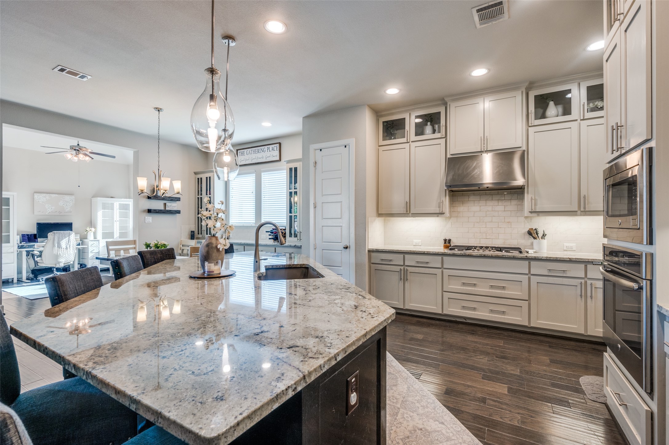 Arlington, Texas, 76005, United States, 4 Bedrooms Bedrooms, ,4 BathroomsBathrooms,Residential,For Sale,1857348