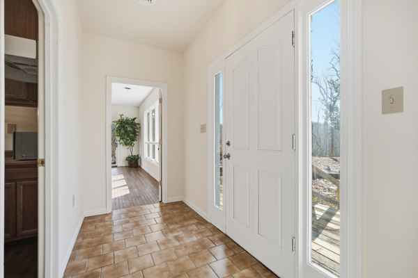 Middlesboro, Kentucky, 40965, United States, 3 Bedrooms Bedrooms, ,2 BathroomsBathrooms,Residential,For Sale,2012565