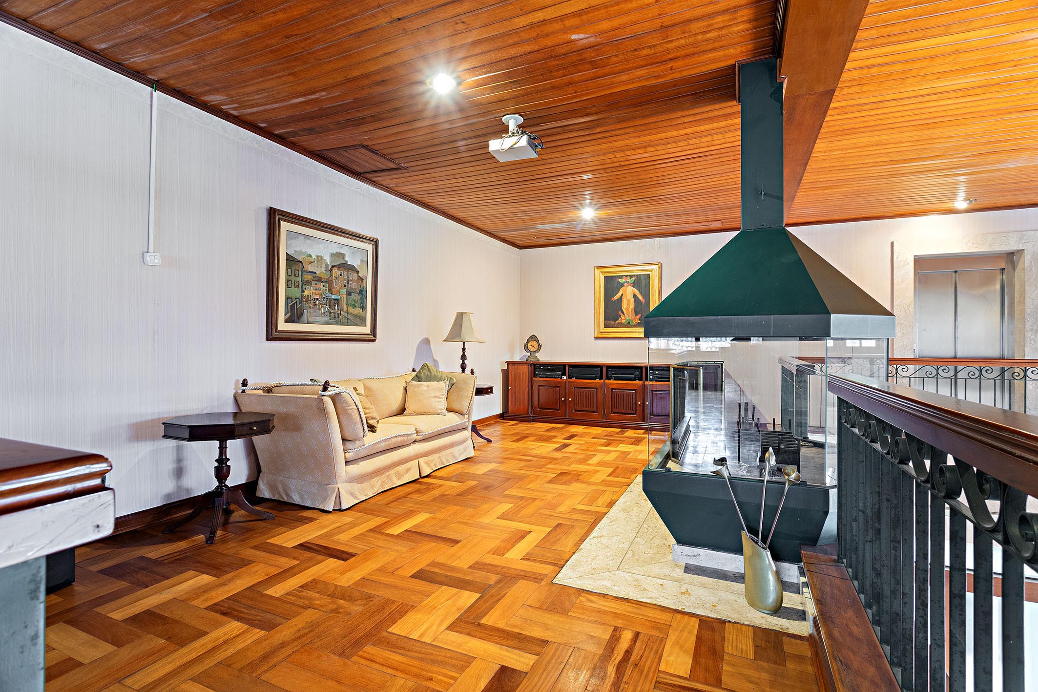 Neoclassical house in gated community with pool and elevator - 物件實景