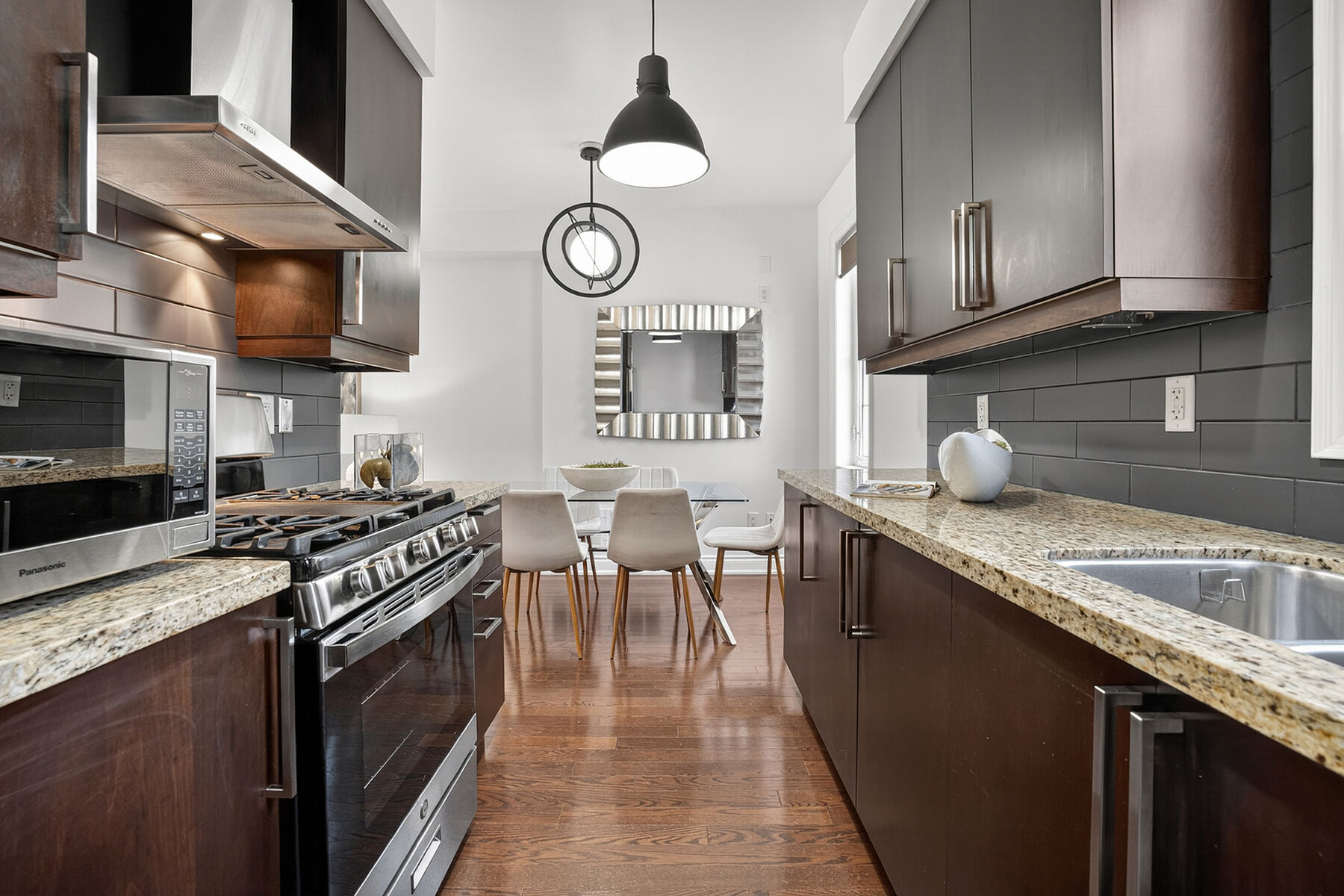 Rare Forest Hill Townhome - 物件實景