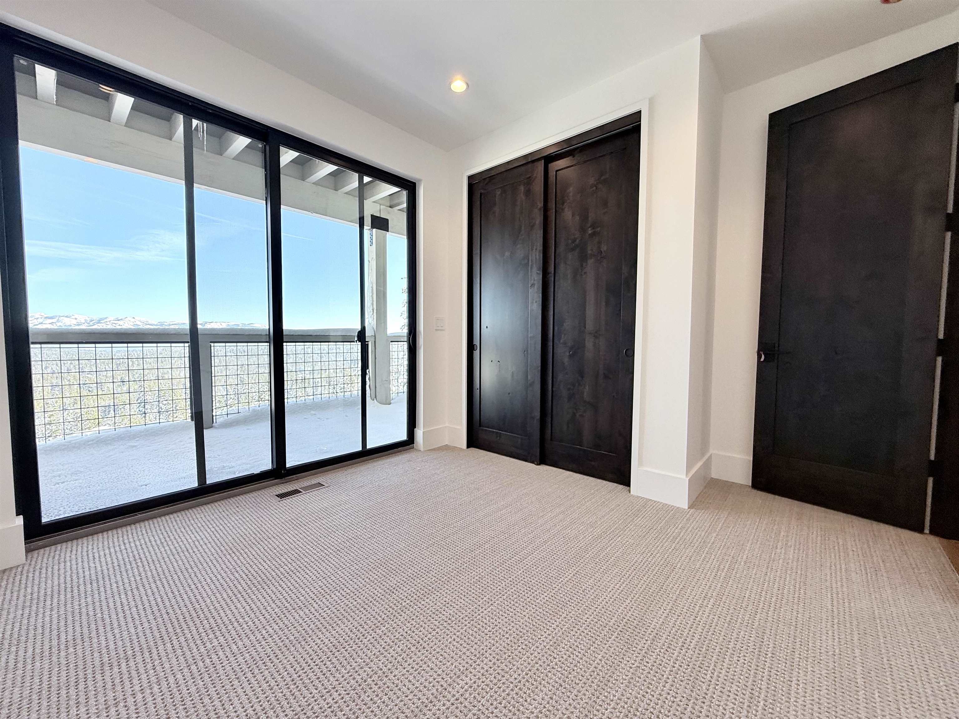 Truckee, California, 96161, United States, 5 Bedrooms Bedrooms, ,5 BathroomsBathrooms,Residential,For Sale,1992888