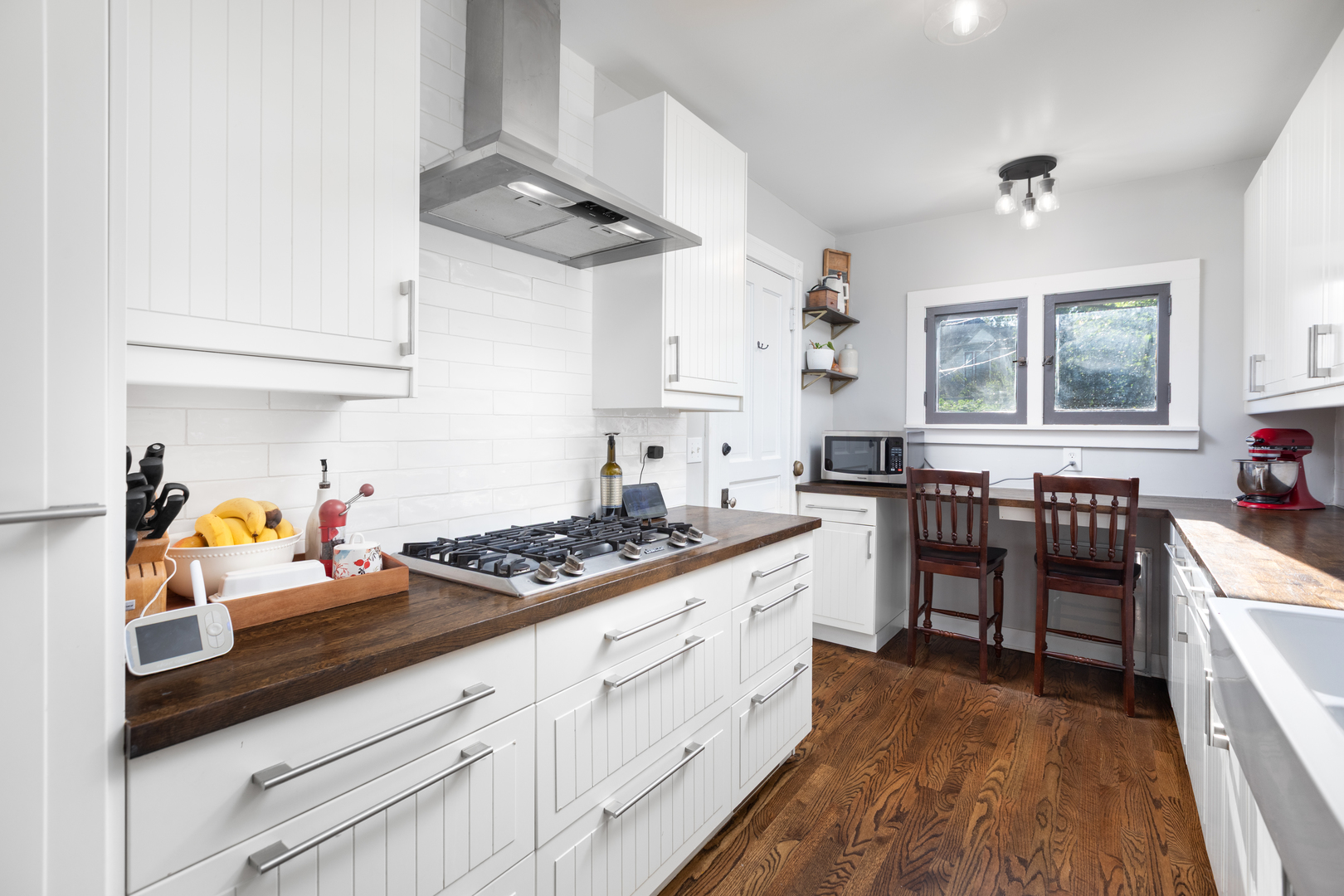 Naperville, Illinois, 60540, United States, 4 Bedrooms Bedrooms, ,3 BathroomsBathrooms,Residential,For Sale,1989489