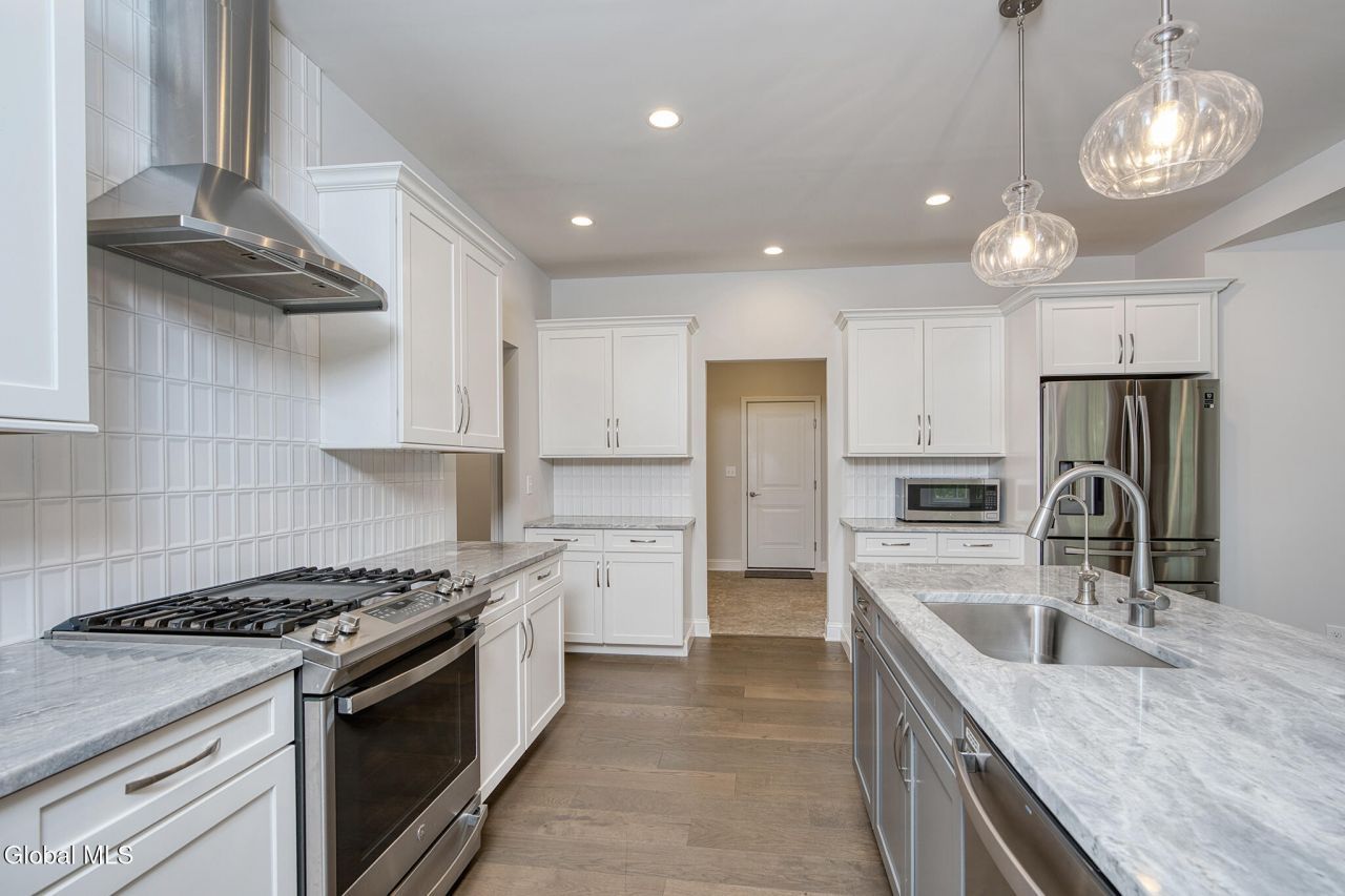 Halfmoon, New York, 12065, United States, 4 Bedrooms Bedrooms, ,3 BathroomsBathrooms,Residential,For Sale,1987891